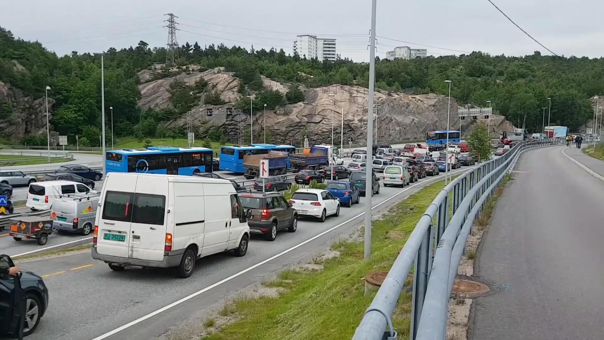 Her står køen igjen
