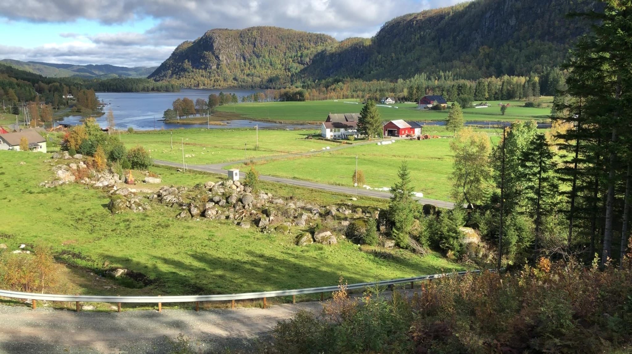 Politiet jakter varebil i Kvinesdal