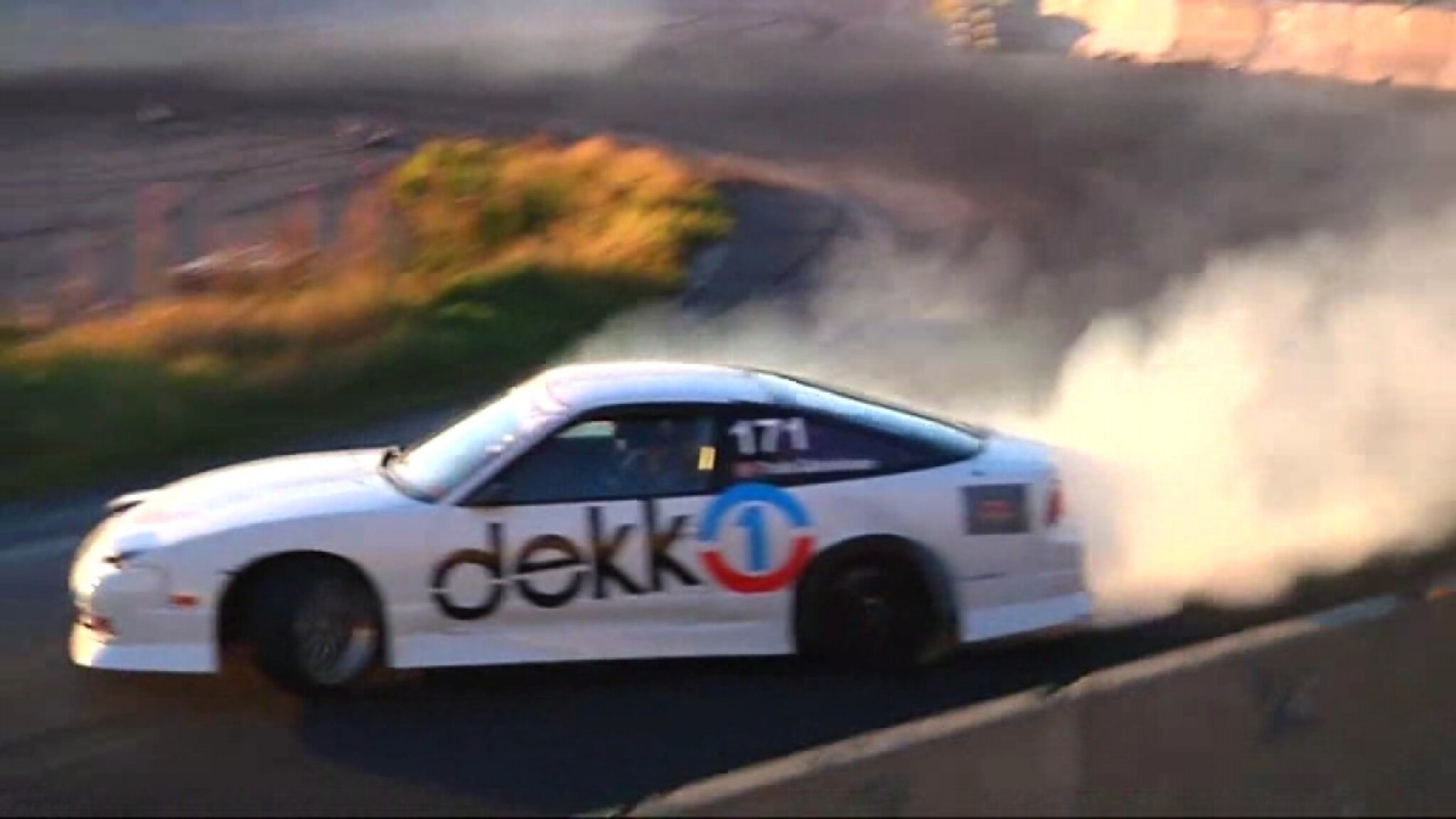 Mye røyk og svidd gummi