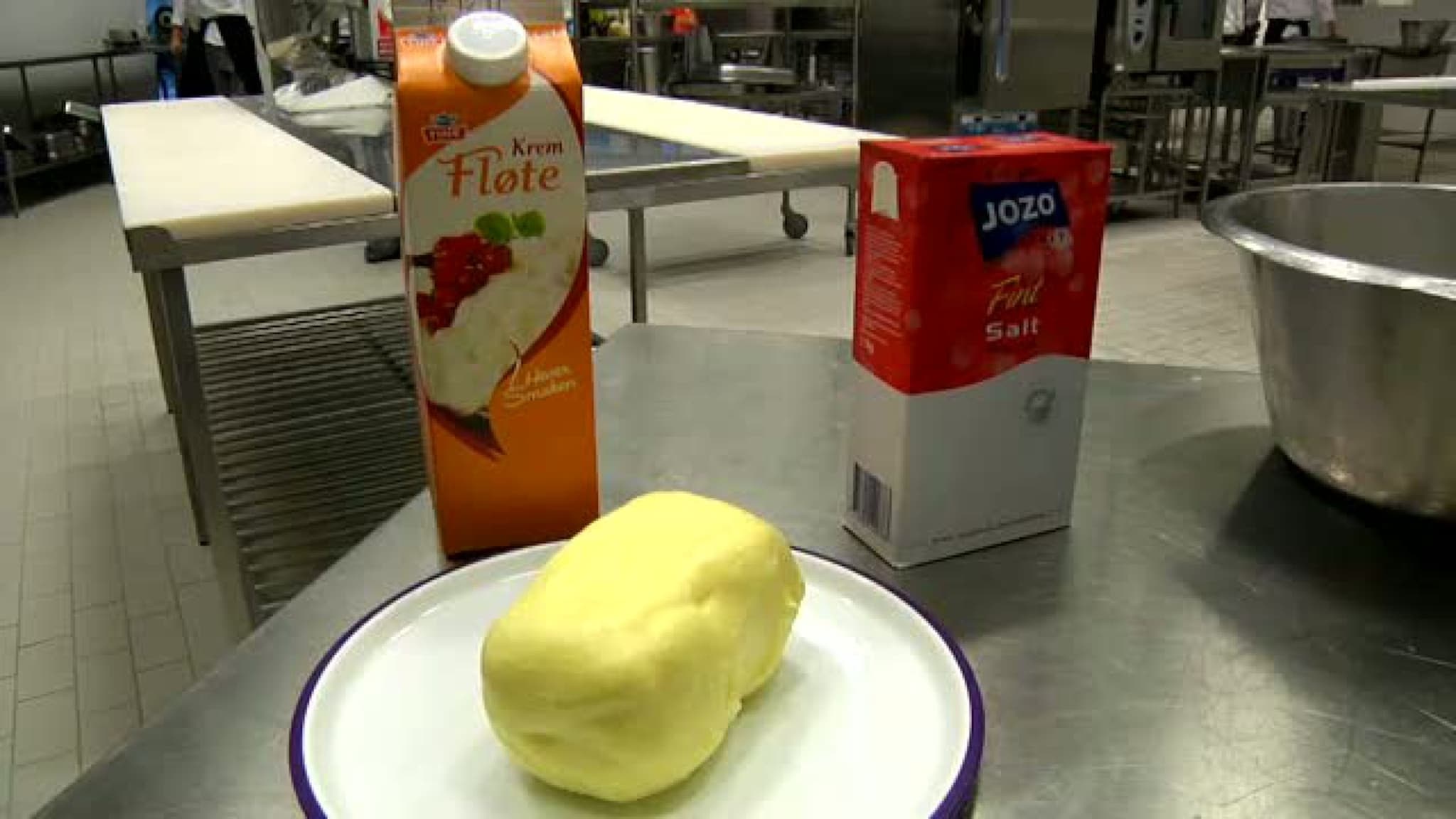 Slik lager du ditt eget smør