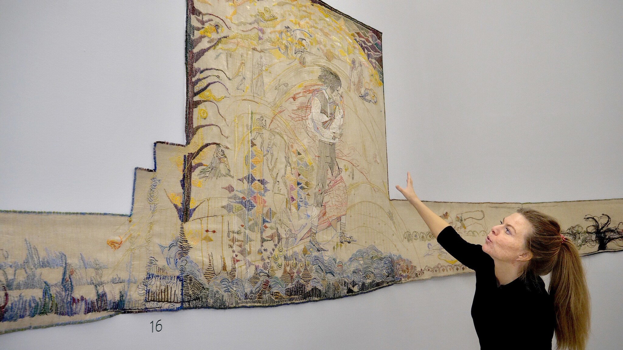 Brukte 14 år på 54 meter lang kunst