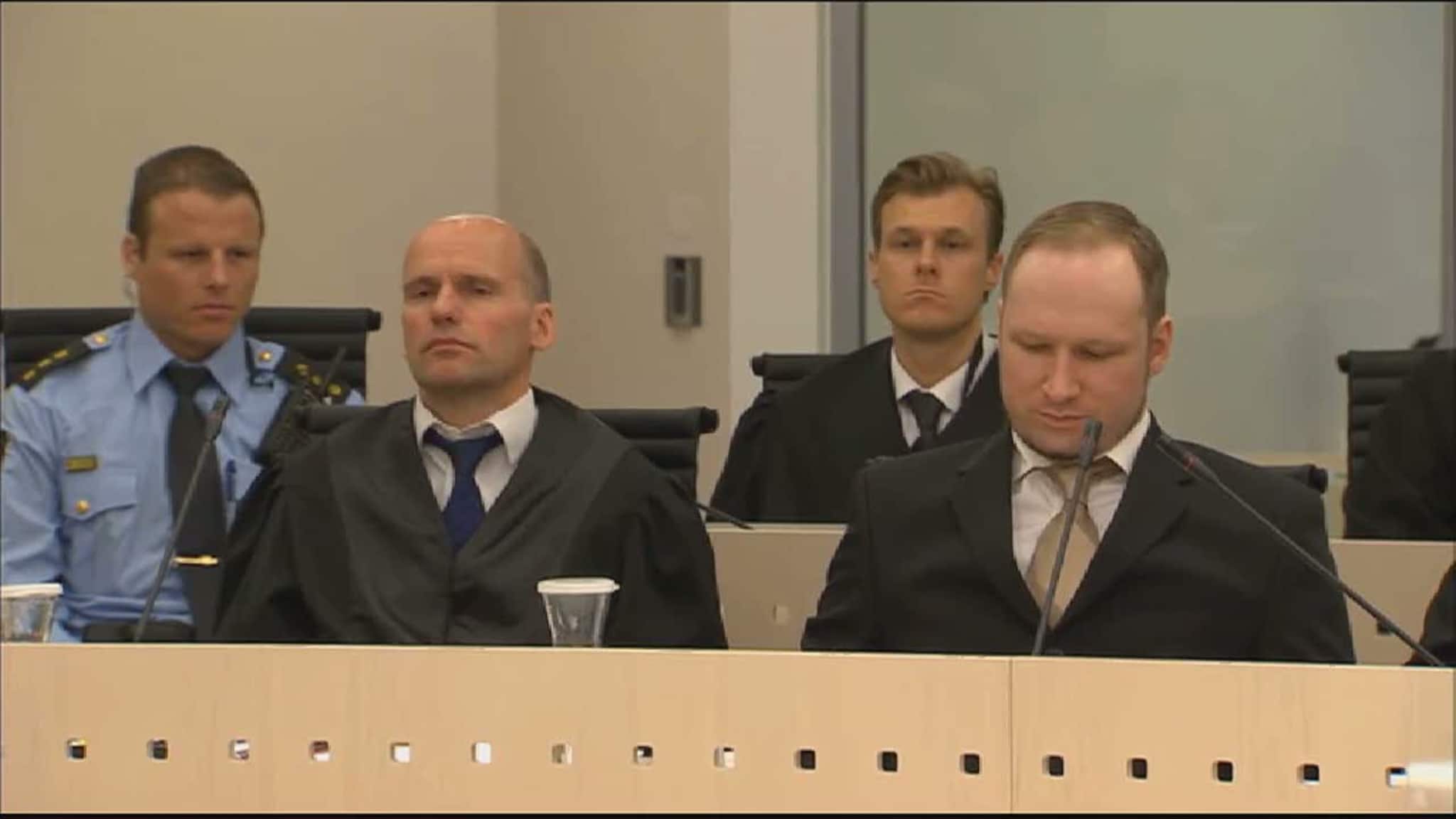 Behring Breivik ringer politiet