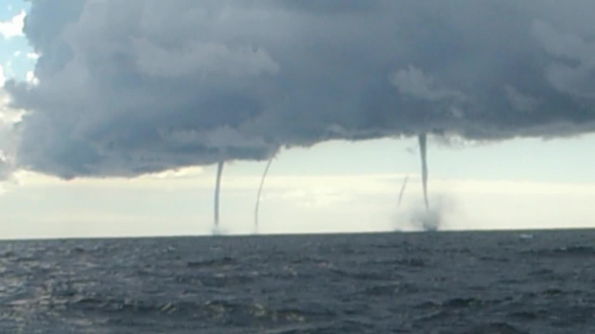 Se skypumpene ved Torungen fyr