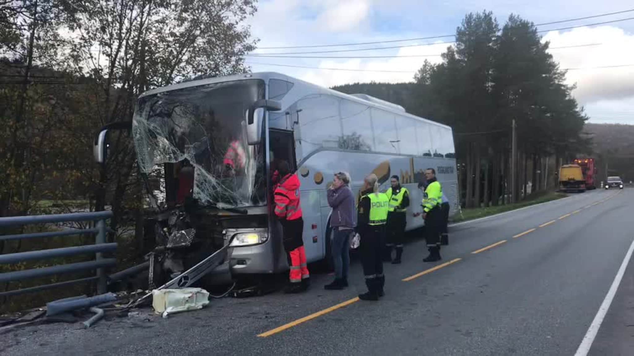 Bussulykke i Lyngdal