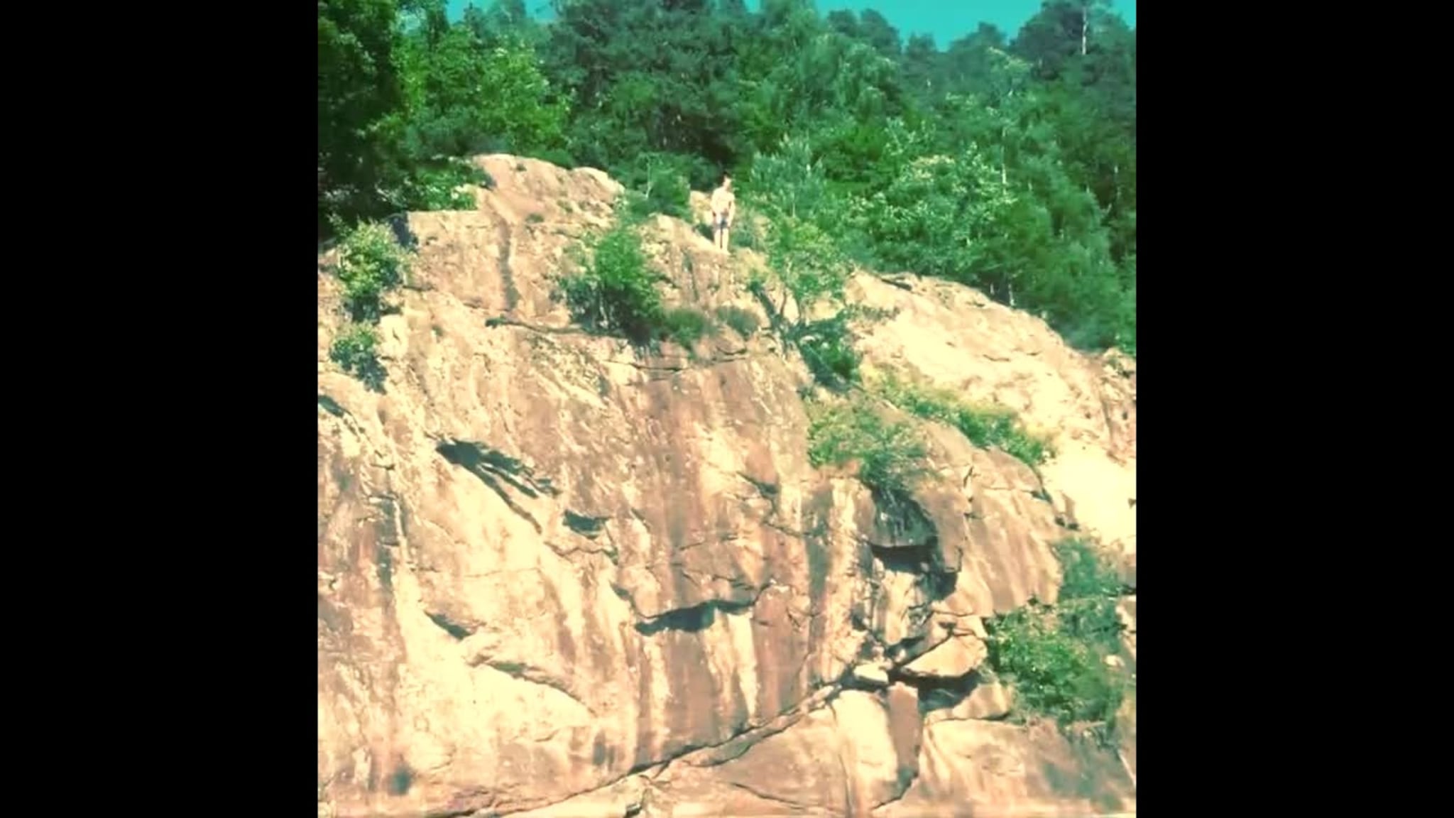 Hopper fra 12 meters høyde