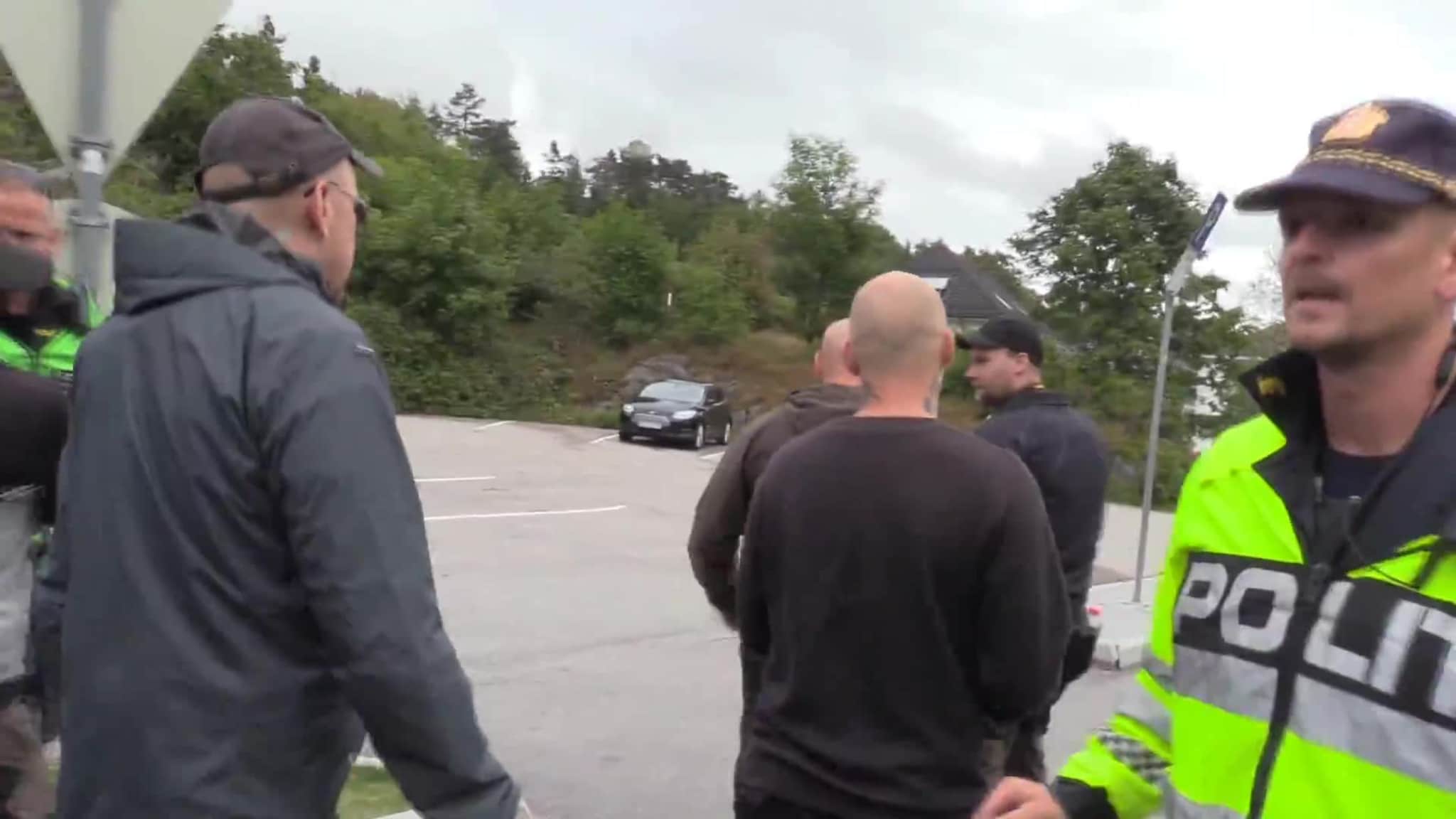 Politiet forsøker å stoppe nazi-demonstrasjon