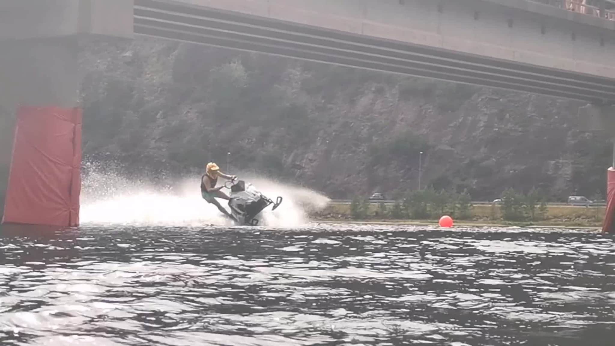 Ga gass på vann med snøskuter