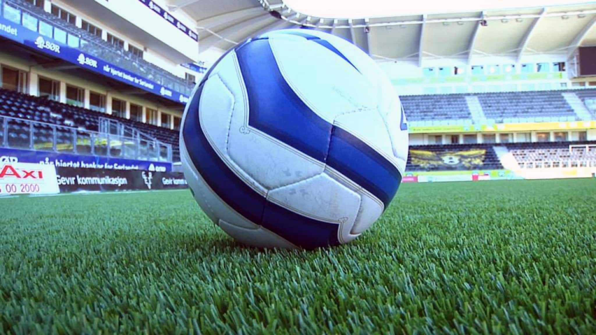 Se hvor merkelig ballen skrur på Sør Arena
