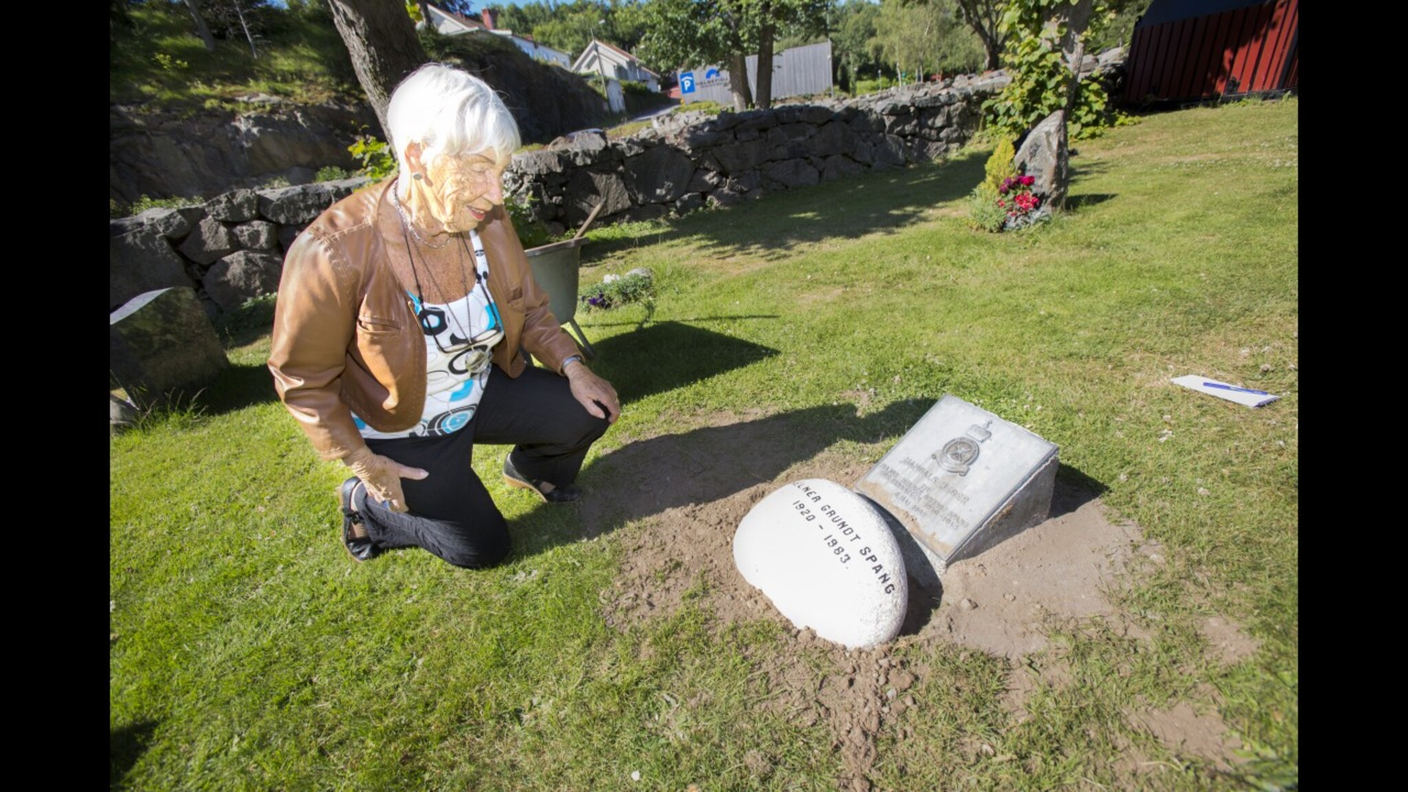 Enken fikk flyttet graven