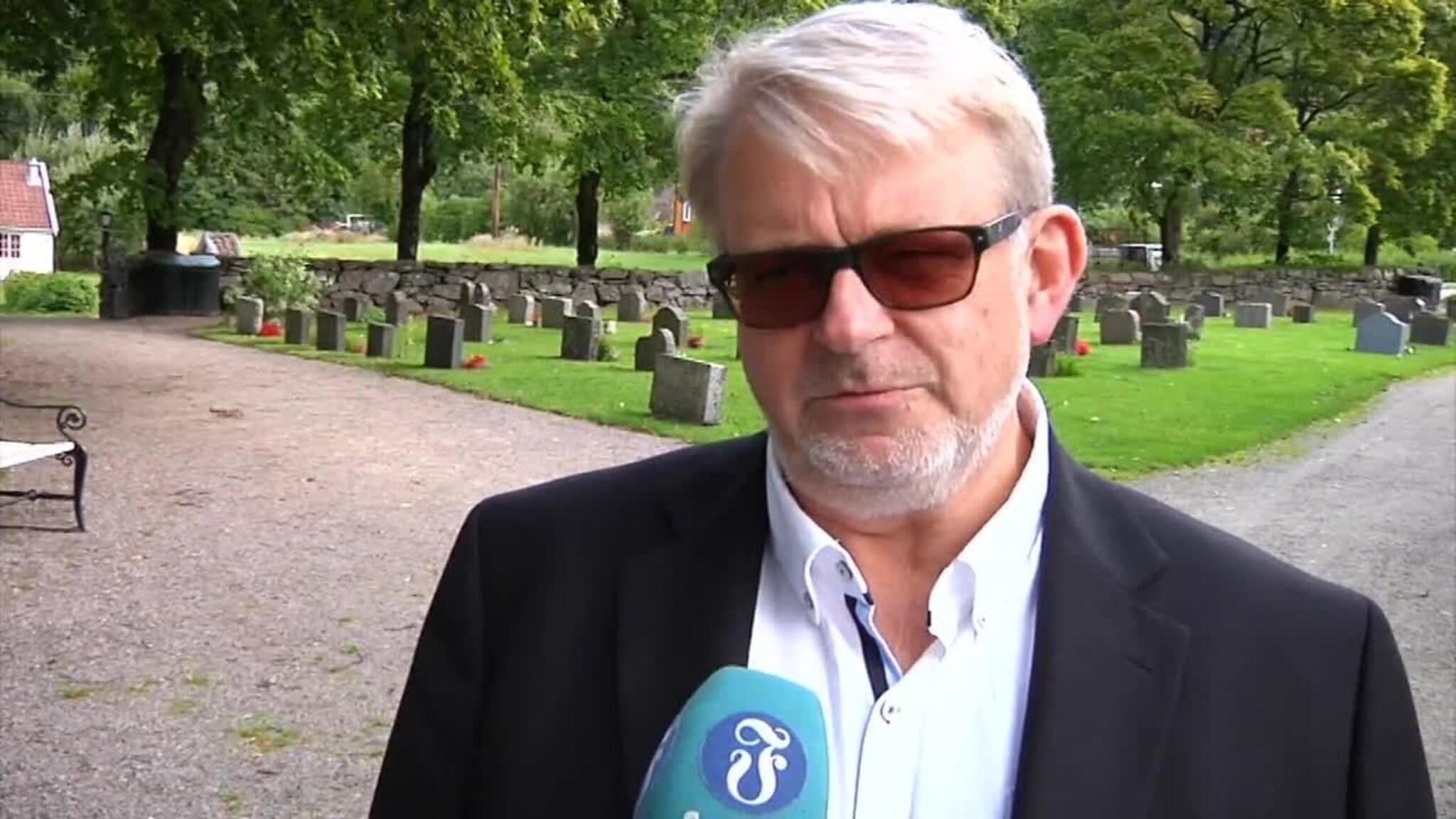 - Alex var en brobygger