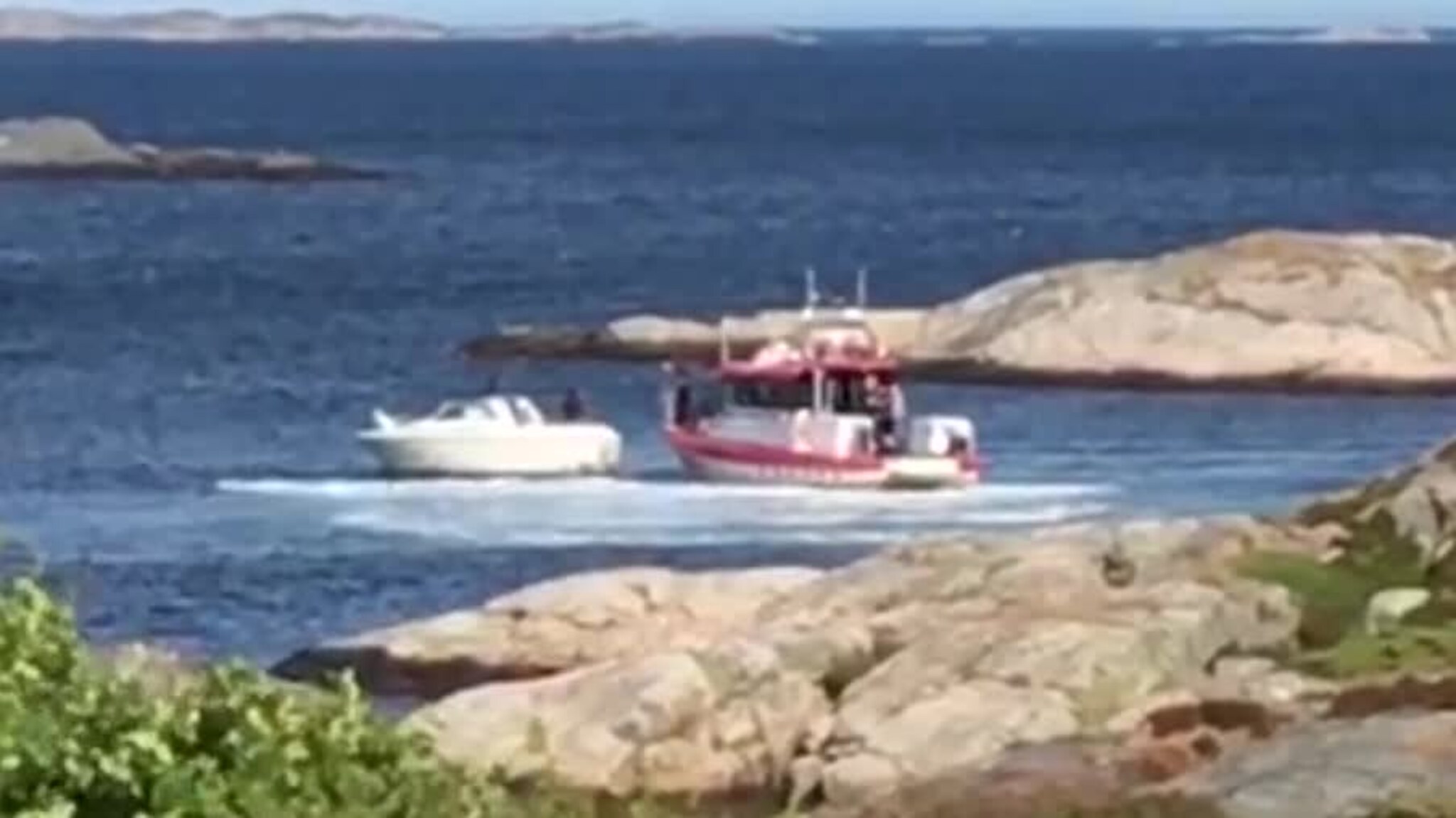 Her står båten fast på skjæret