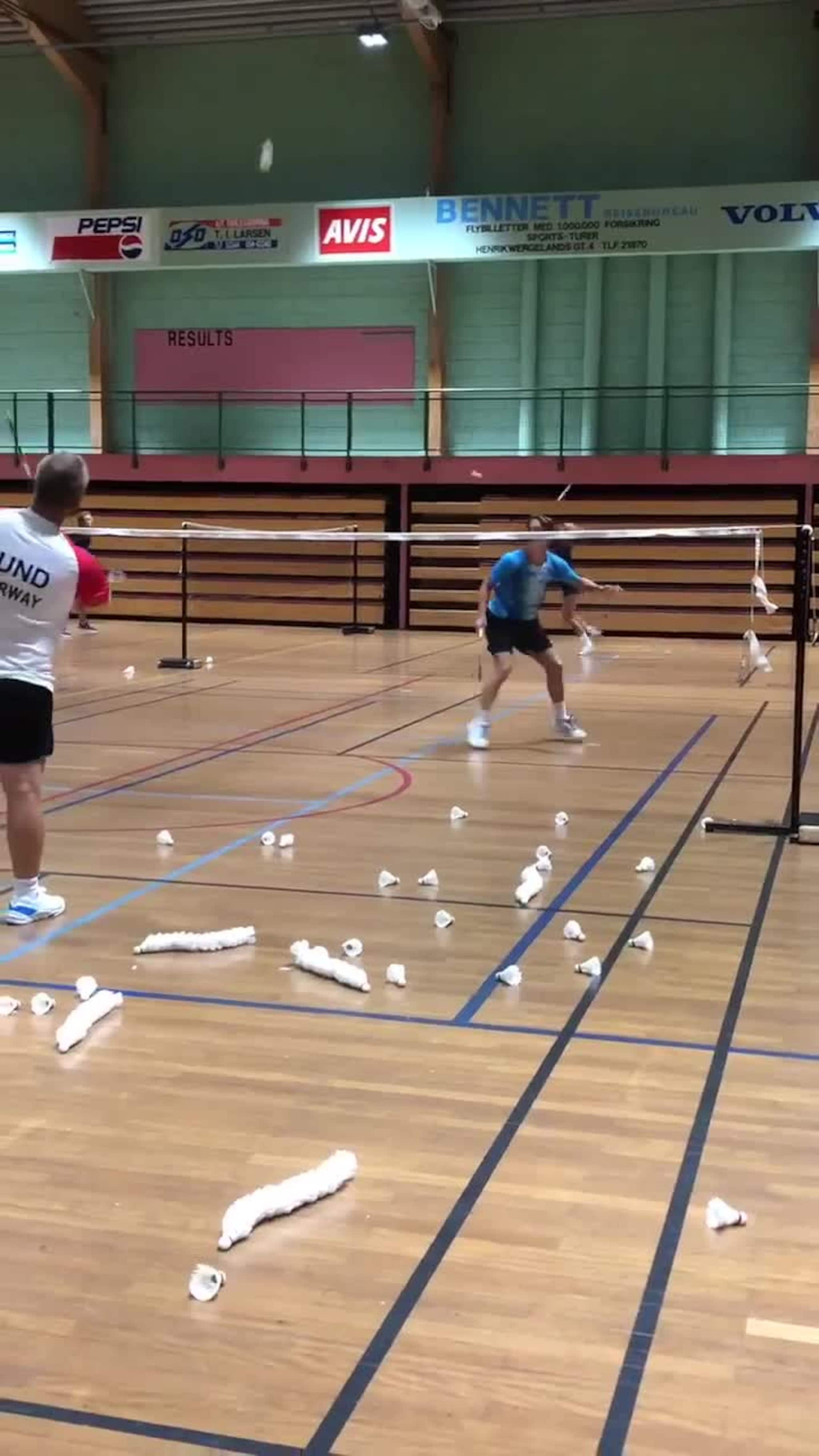 Jonas Rosseland Østhassel er på juniorlandslaget i badminton 2