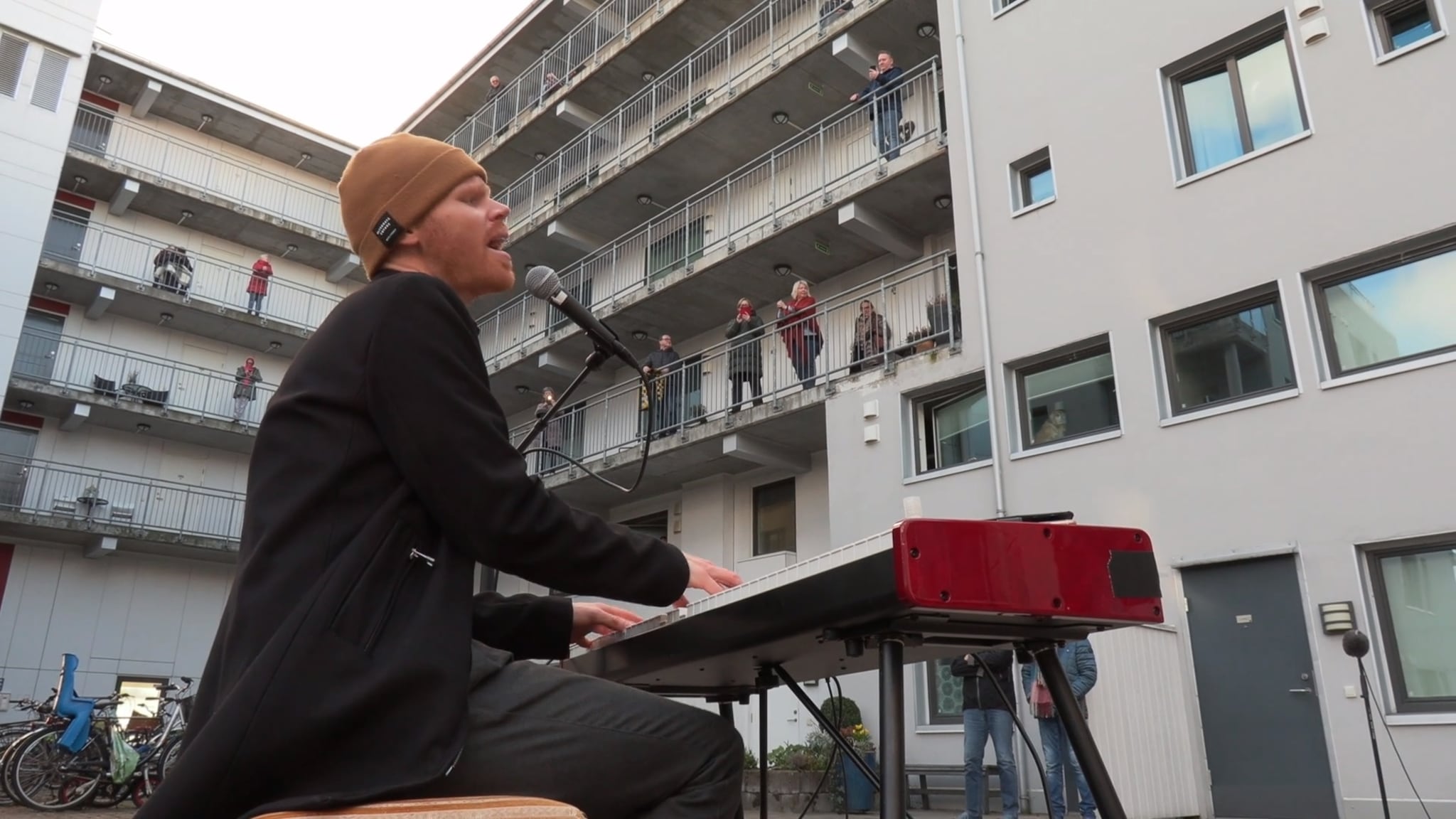 Se Pål Rake spille gratis korona-konsert