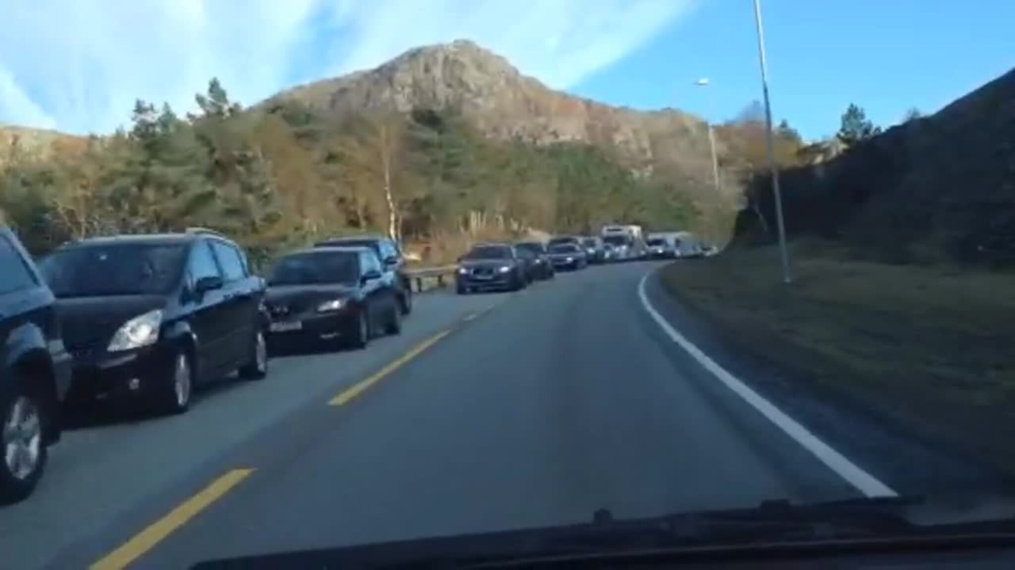 Lange køer på E39 sør for Ålgård