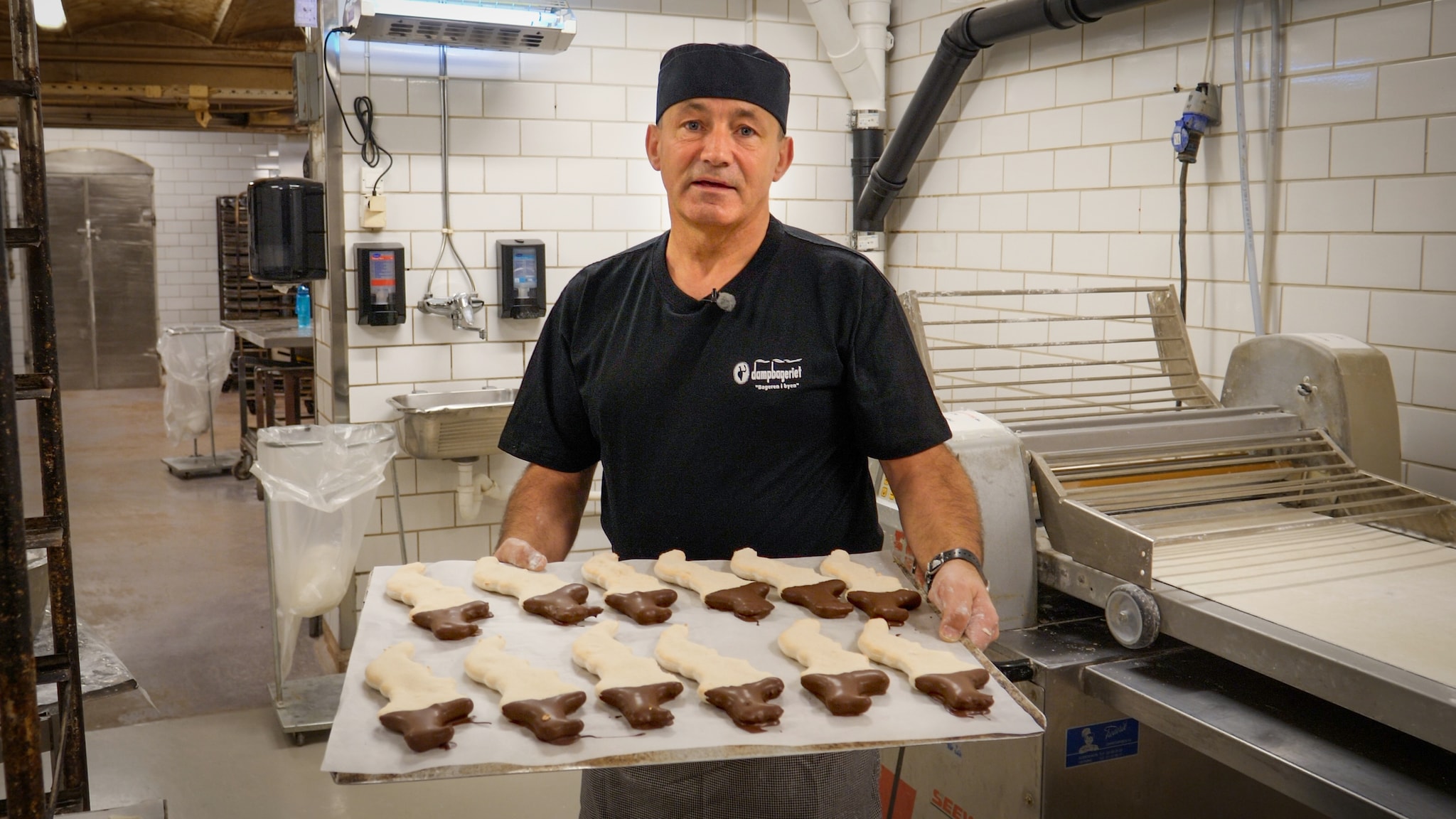 VIDEO: Slik lager de glutenfri kakemenn