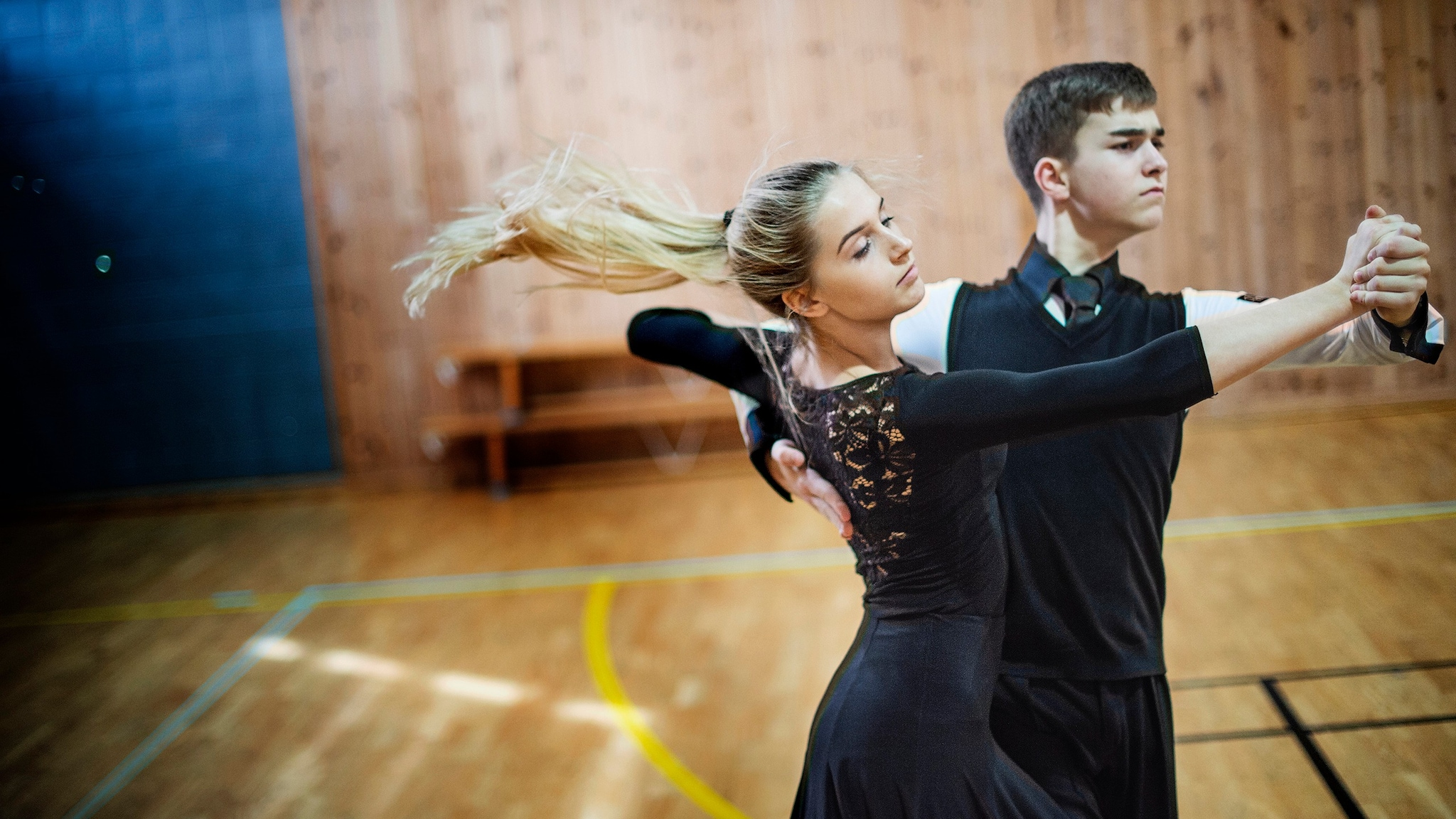 Lauritz Blichfelfeldt Thoresen og Synne Westin Kristiansen danser