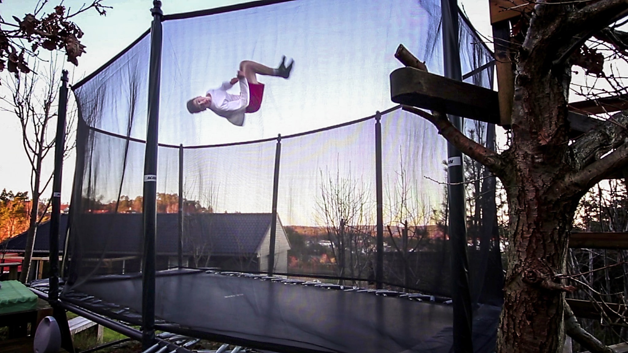 VIDEO: Sjekk Knut (14) sine vanvittige trampolinetriks