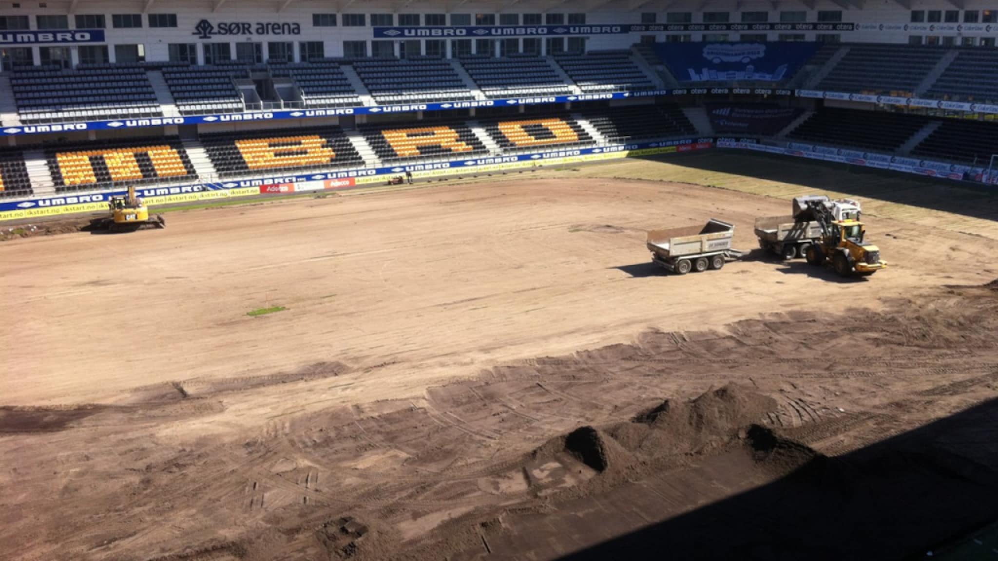 Se Sør Arena-gresset bli fjernet på to minutter