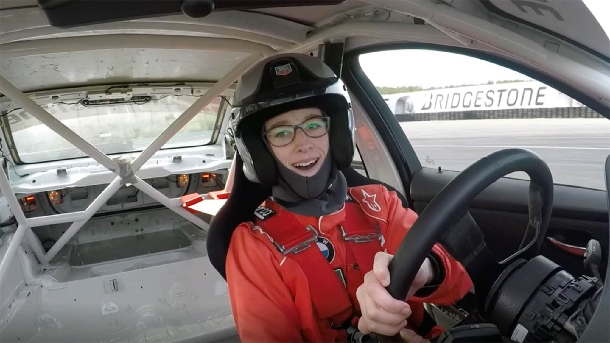 Bli med i bilen til Jane Martine (19) på Rudskogen