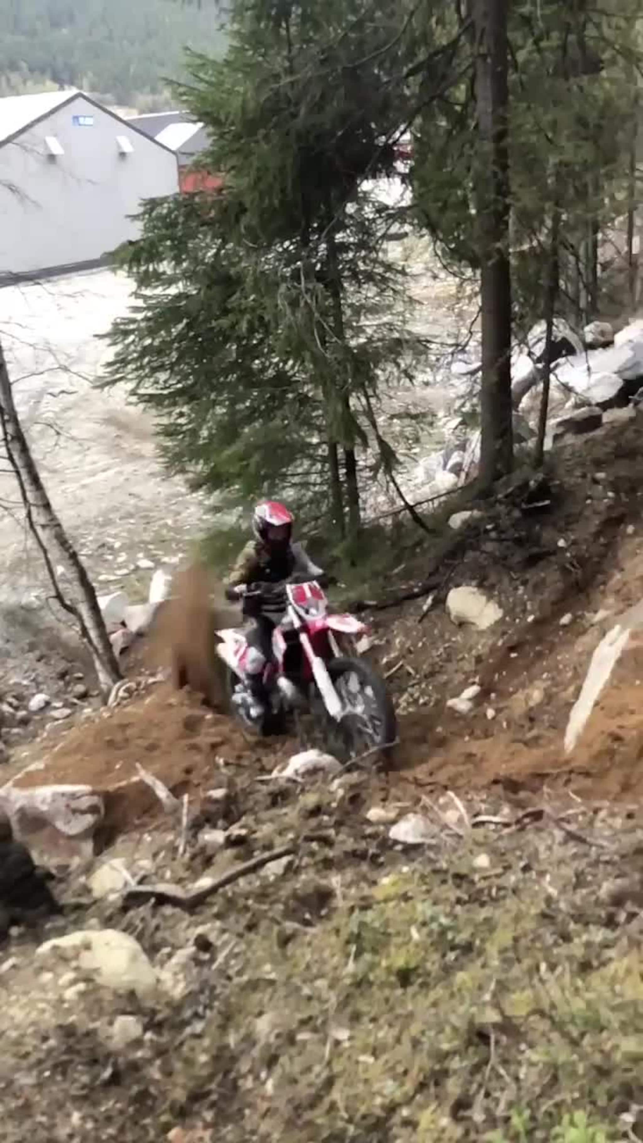 Ib Vegard Andersen kjører enduro