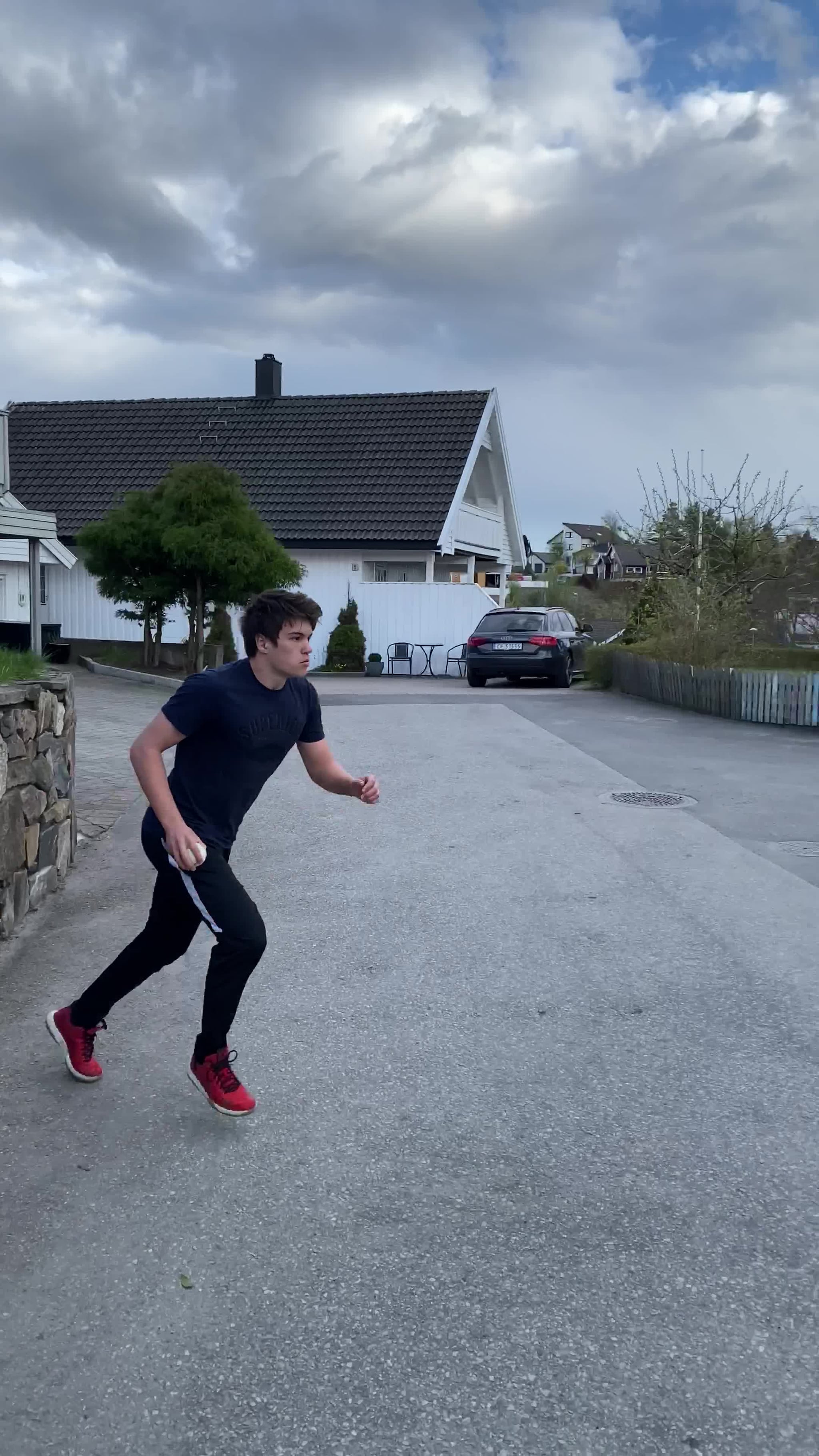 Daniel Thrana trener i oppkjøringen 3