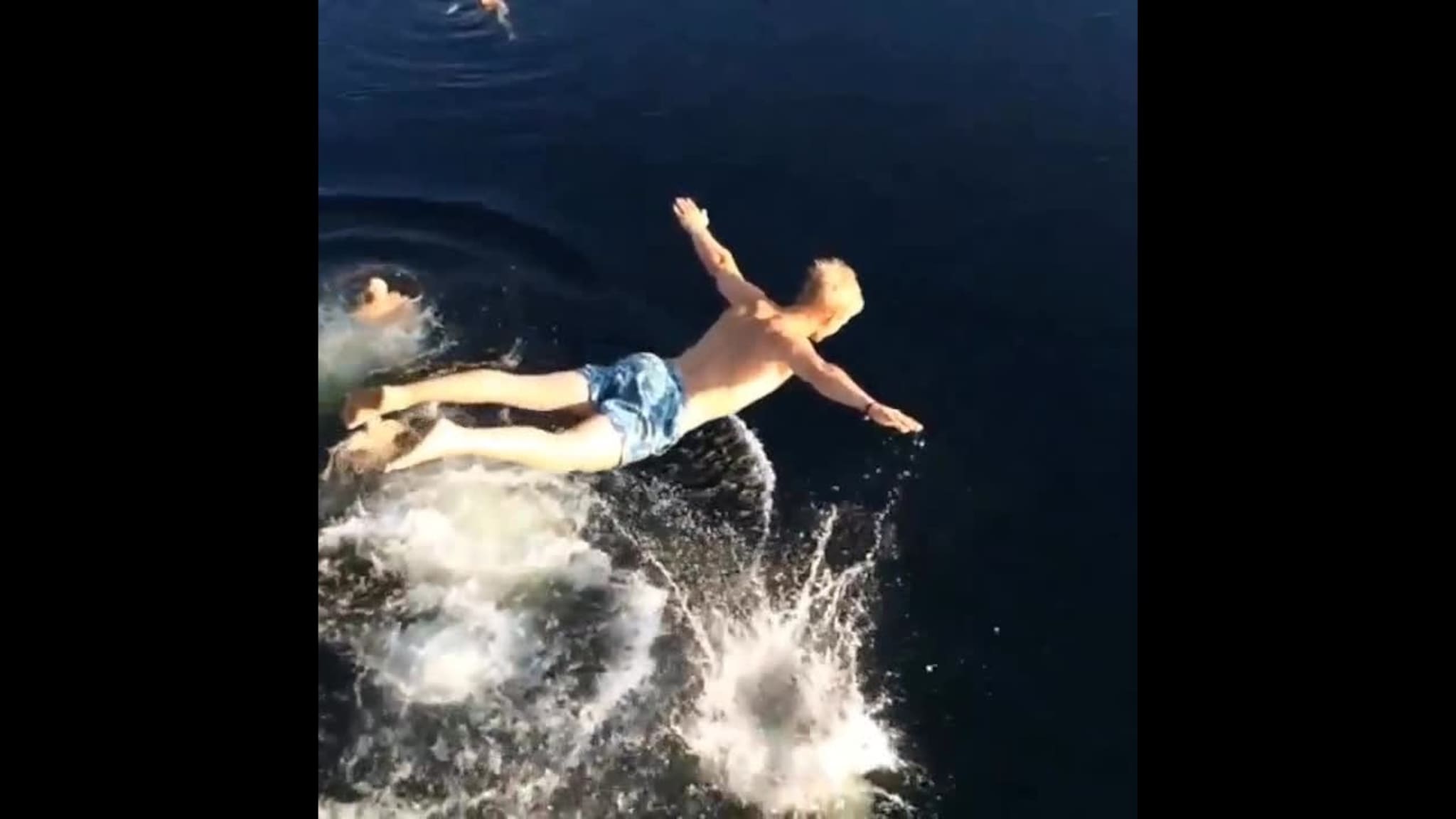 Seks mann i vannet
