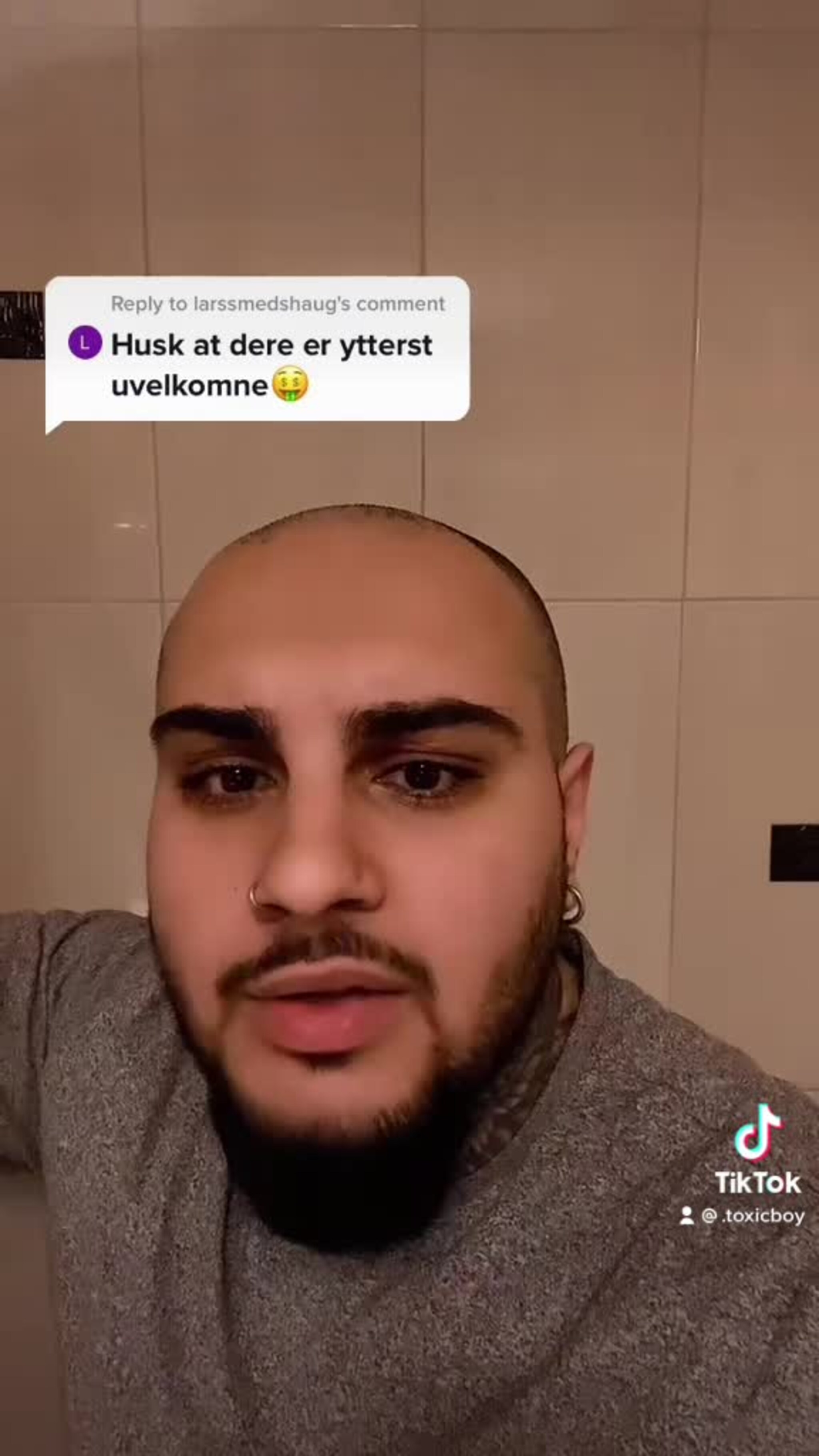 Slik svarer Tiktok-er Dana Karim på hatkommentarer