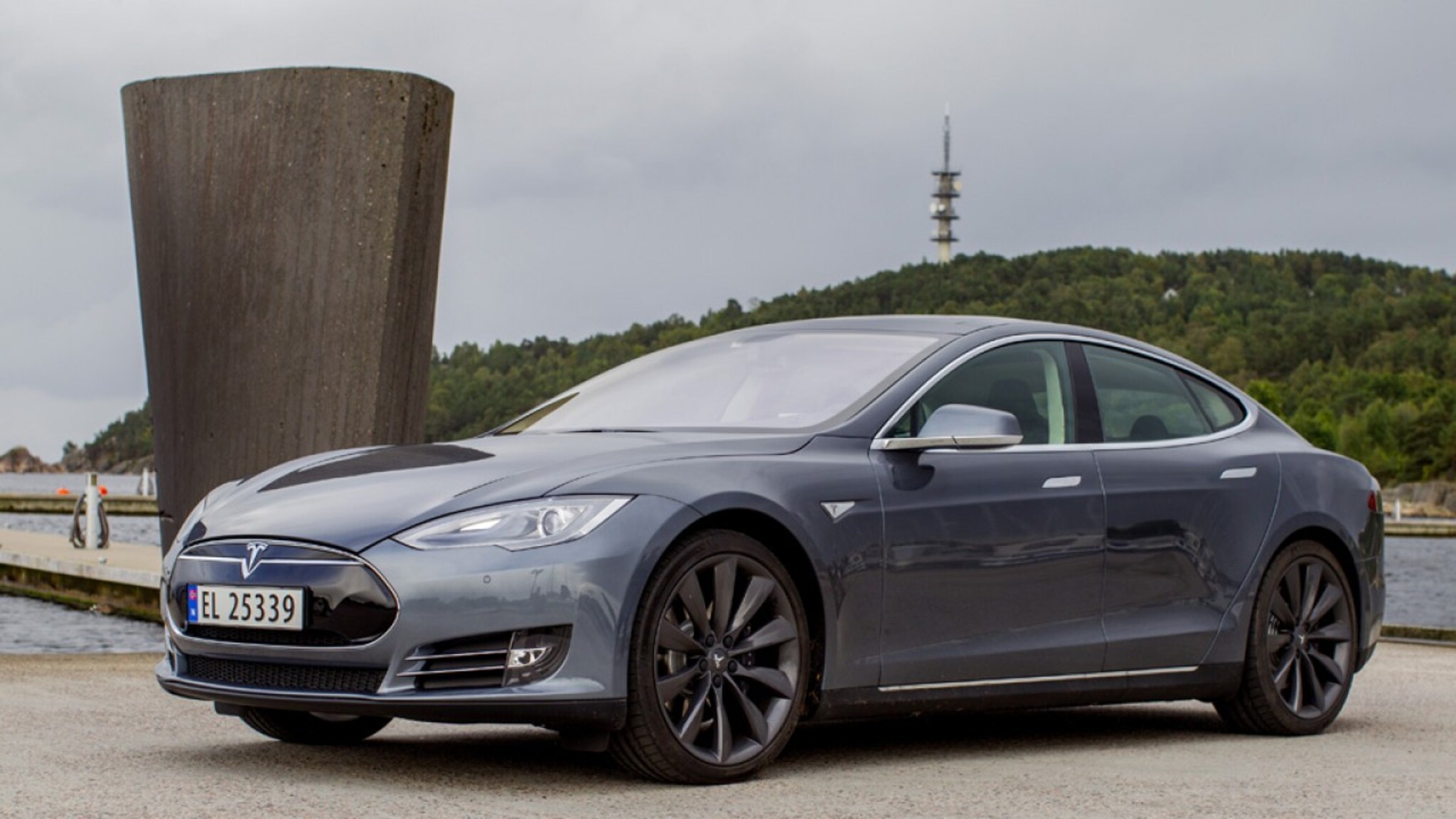 Bli med på prøvetur i Tesla S