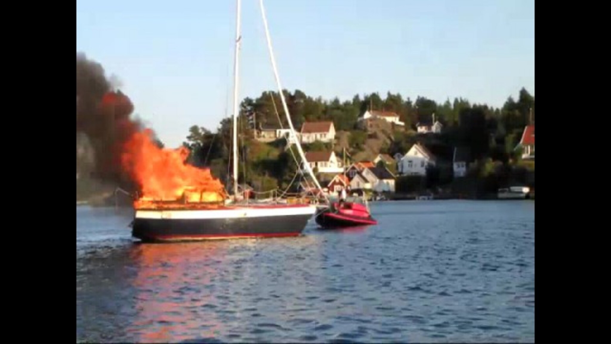 Båtbrann ved Tømmerstø