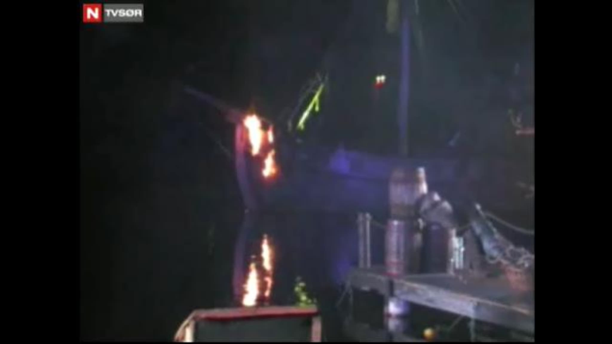 Sabeltann-skuta i brann