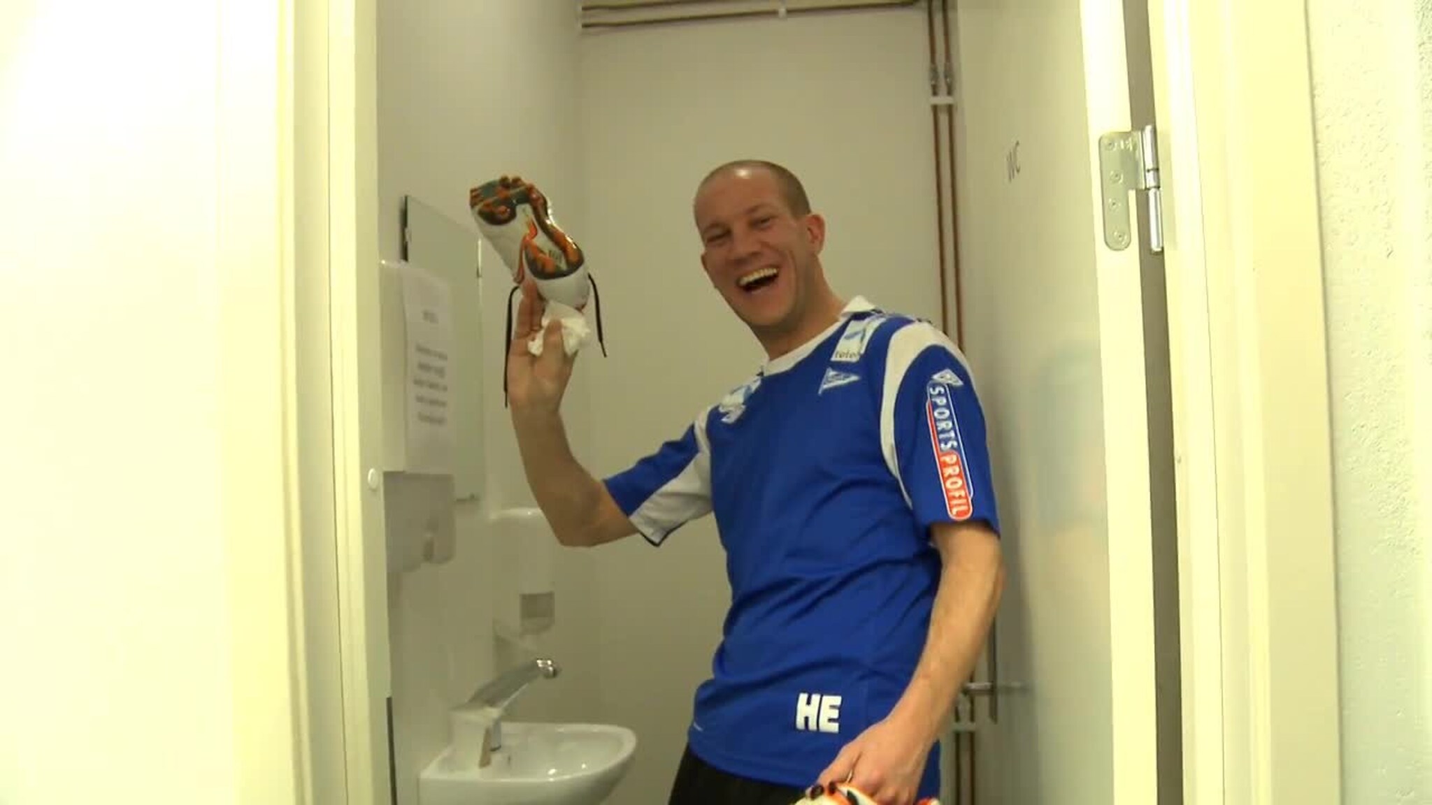 Her går det galt for oppmann Henrik Elvestad