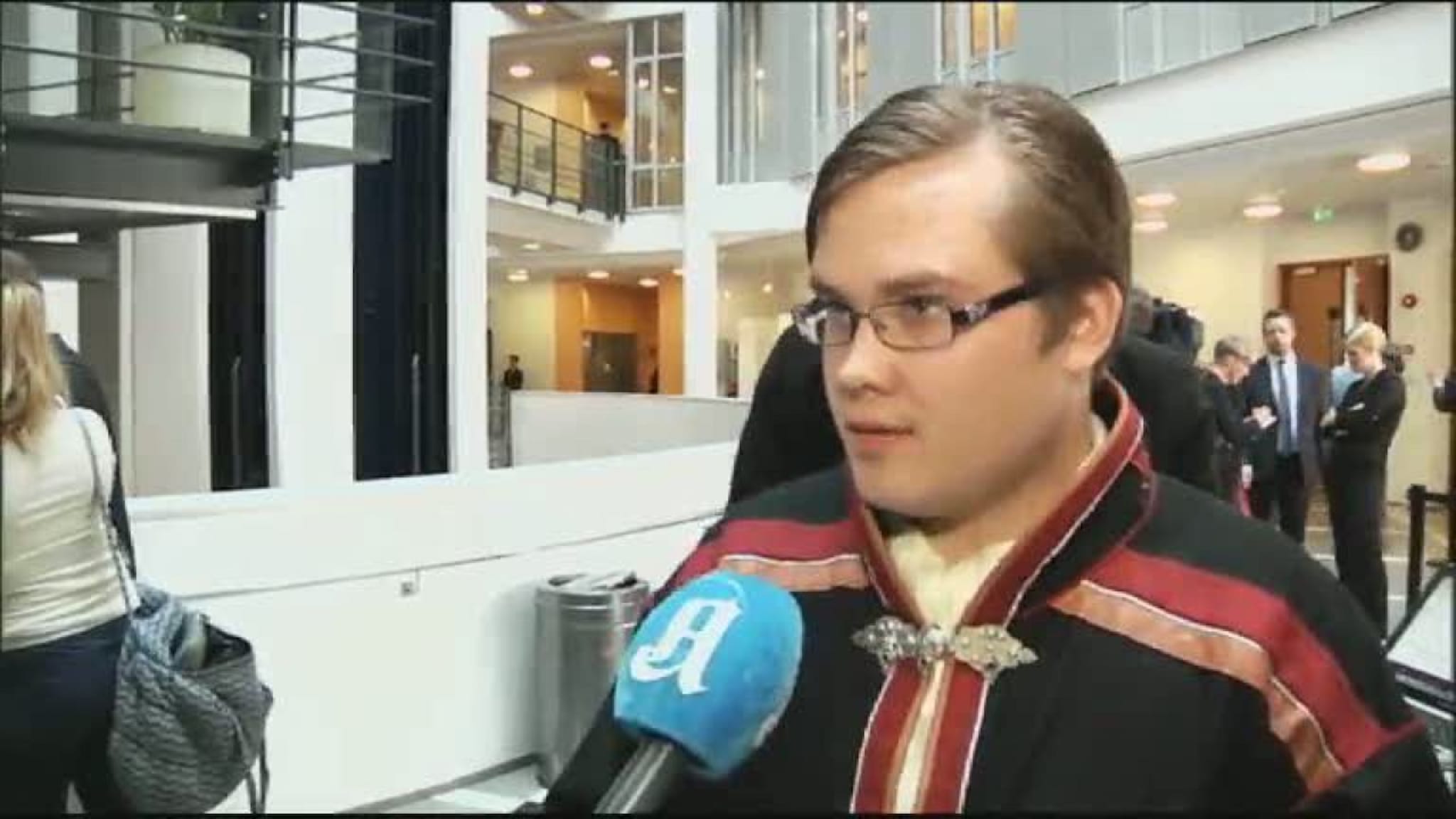 Tarjei falt ti meter fra en klippe