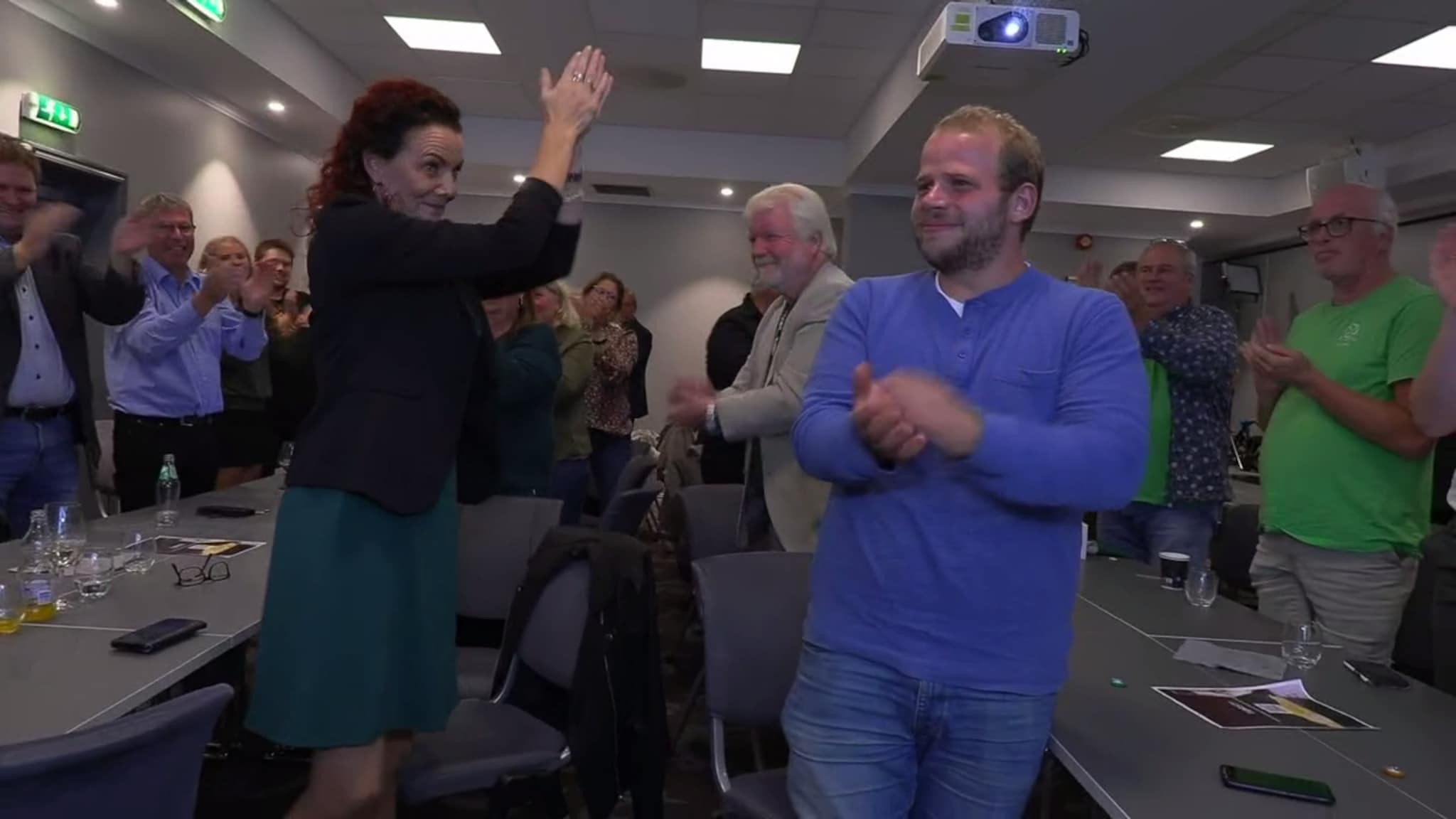 Se Senterpartiet juble for to representanter