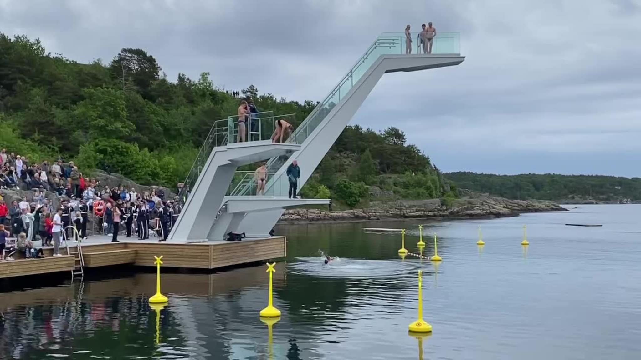 Åpning av stupetårnet i Bertes