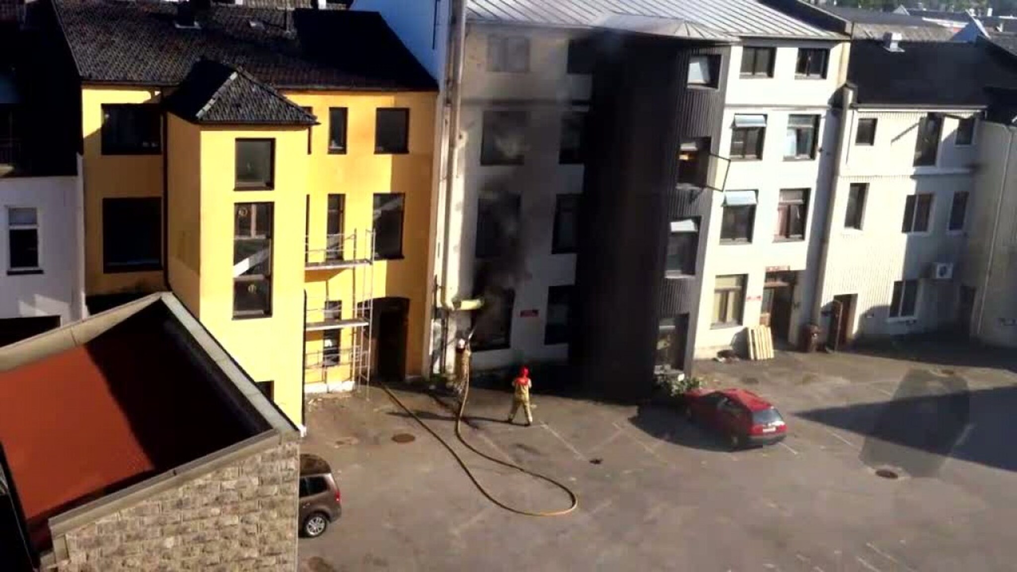 Se leservideo fra brannen på Pizza Napoli
