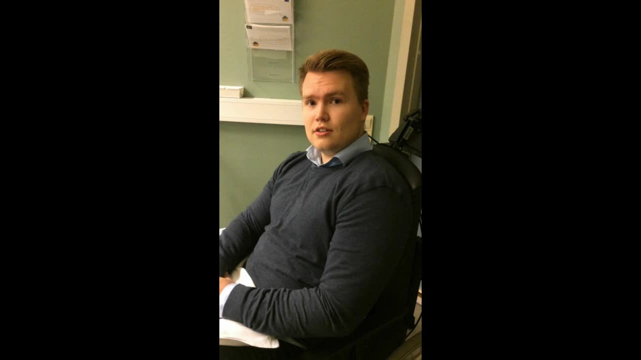 Her forklarer Franz Aaneland sine venner hvordan familieselskapet gikk i år