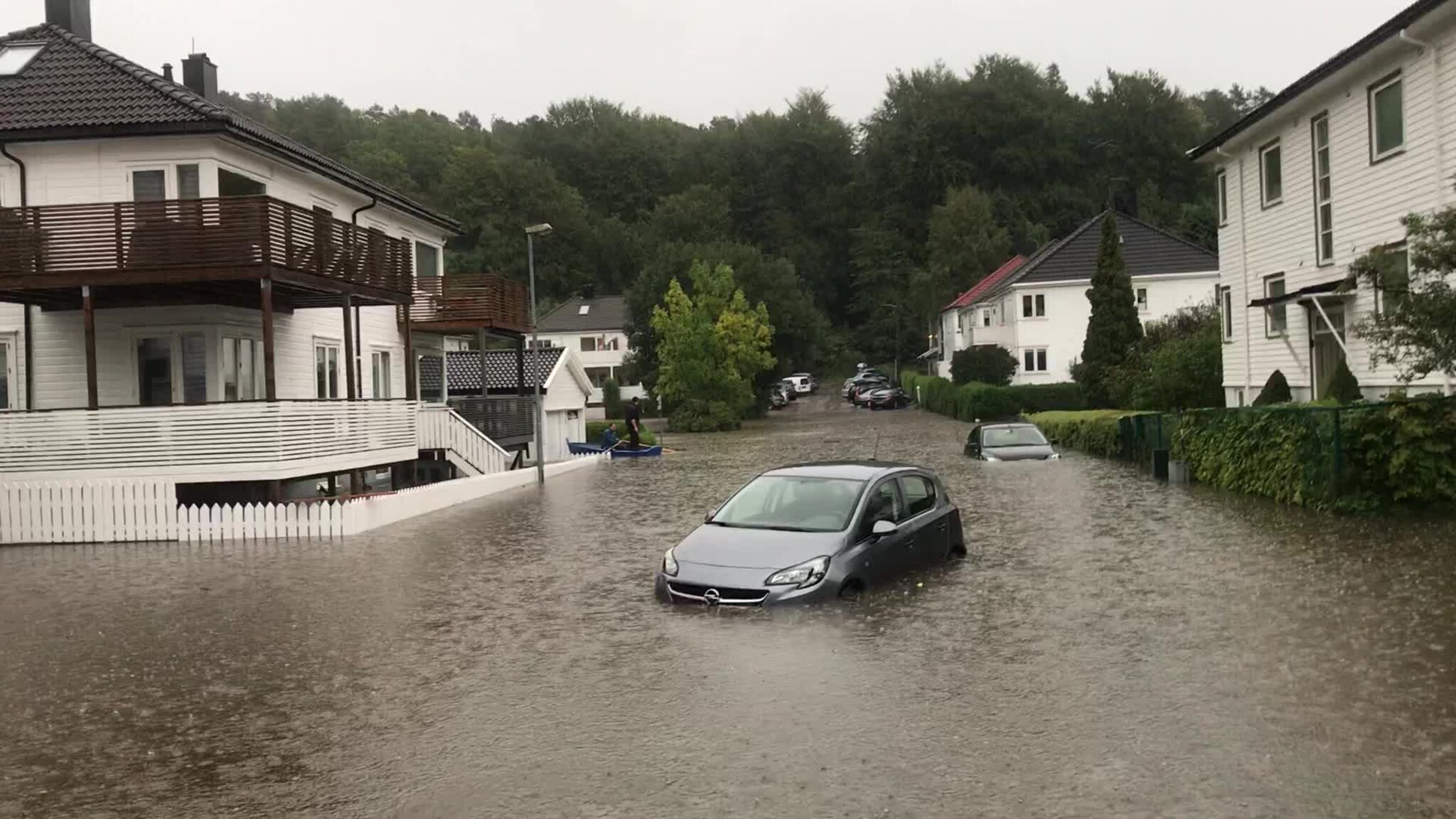 Uvirkelige bilder fra oversvømmet Grim