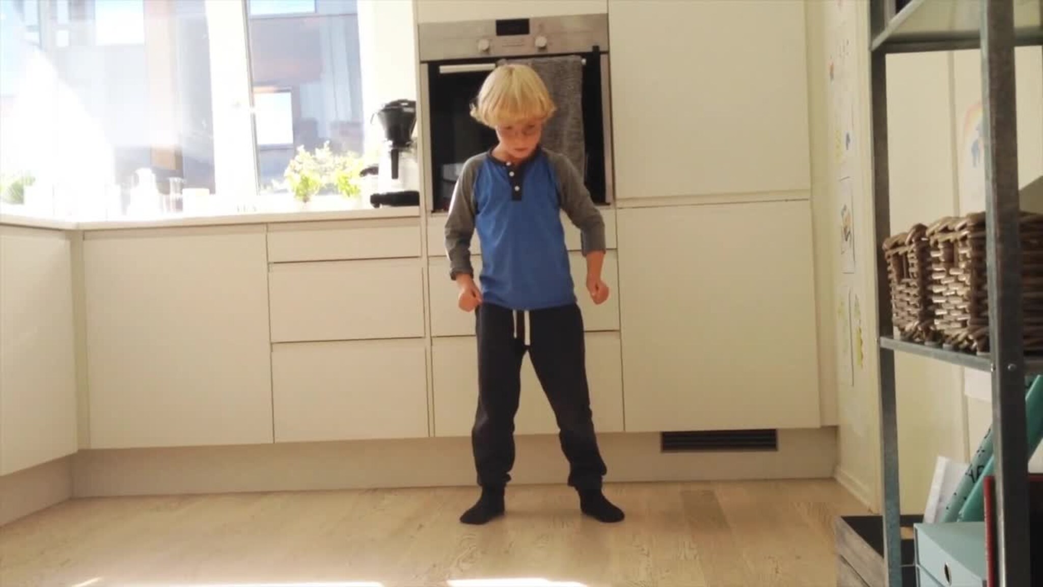 Likte ikke danseskolen, lærte seg å poppe på YouTube