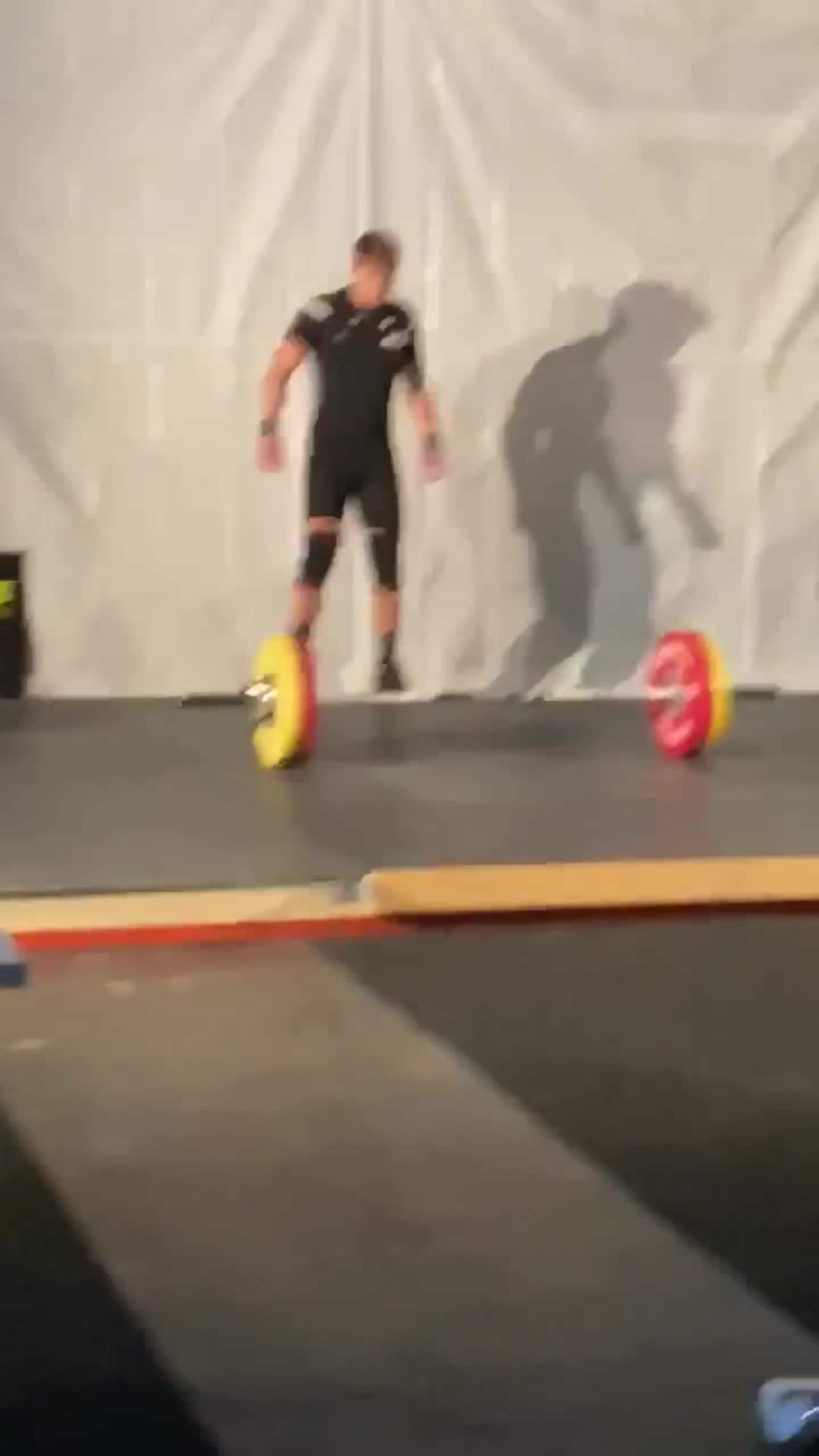 Andreas Timenes løfter vekter 2