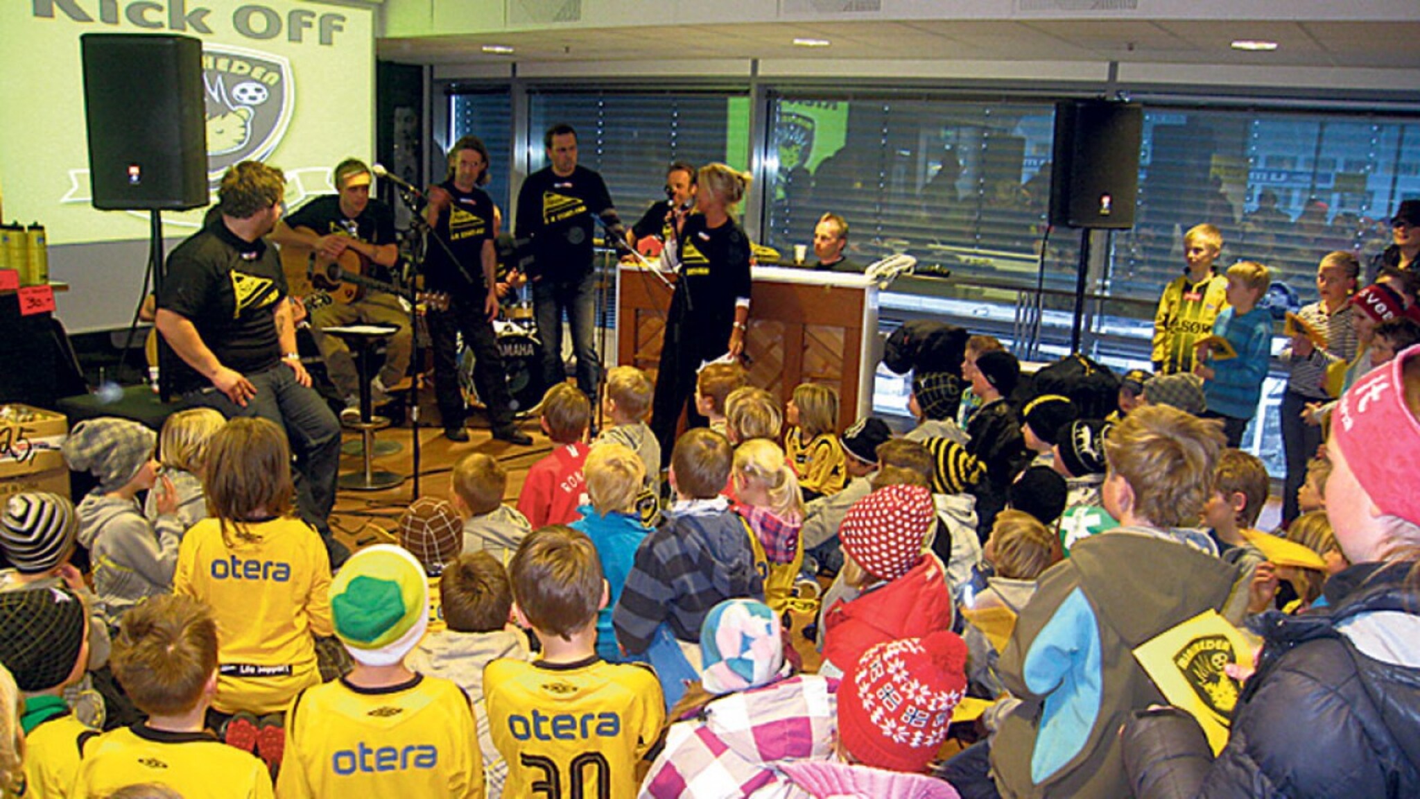 Hør Miniheden synge