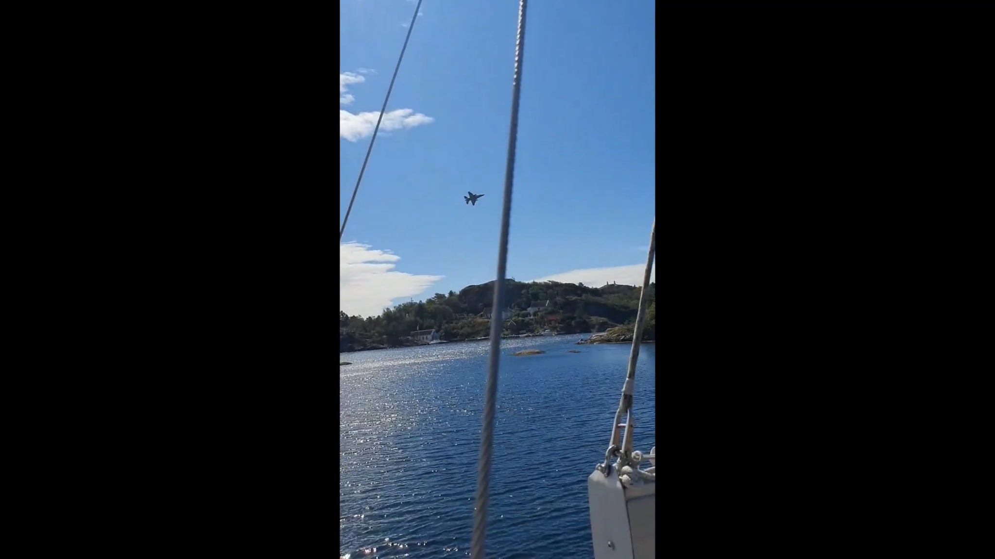 F 16 over Ny Hellesund-ny.mp4