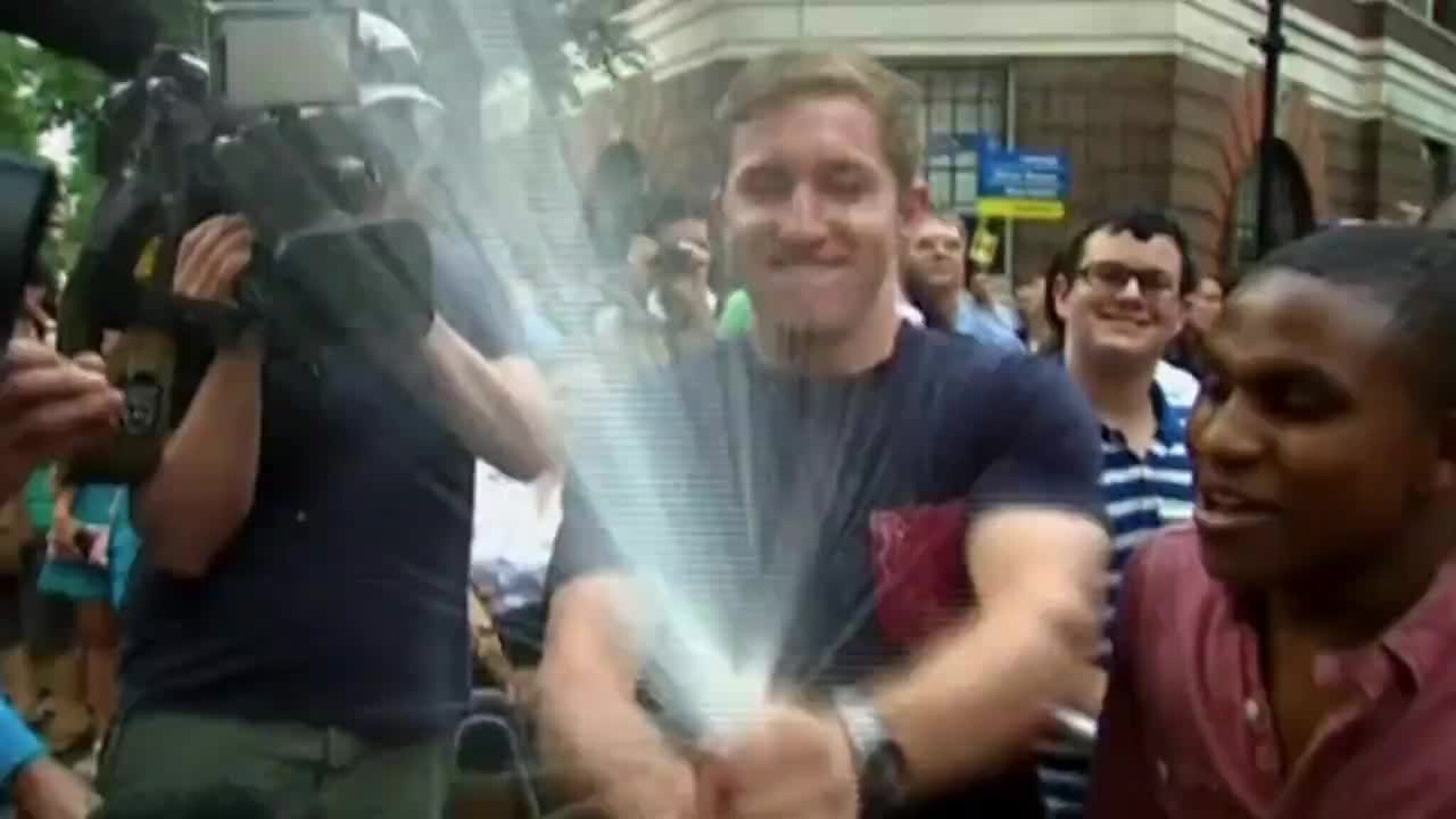 Den kongelige babyen mottar lykkeønskinger fra hele verden