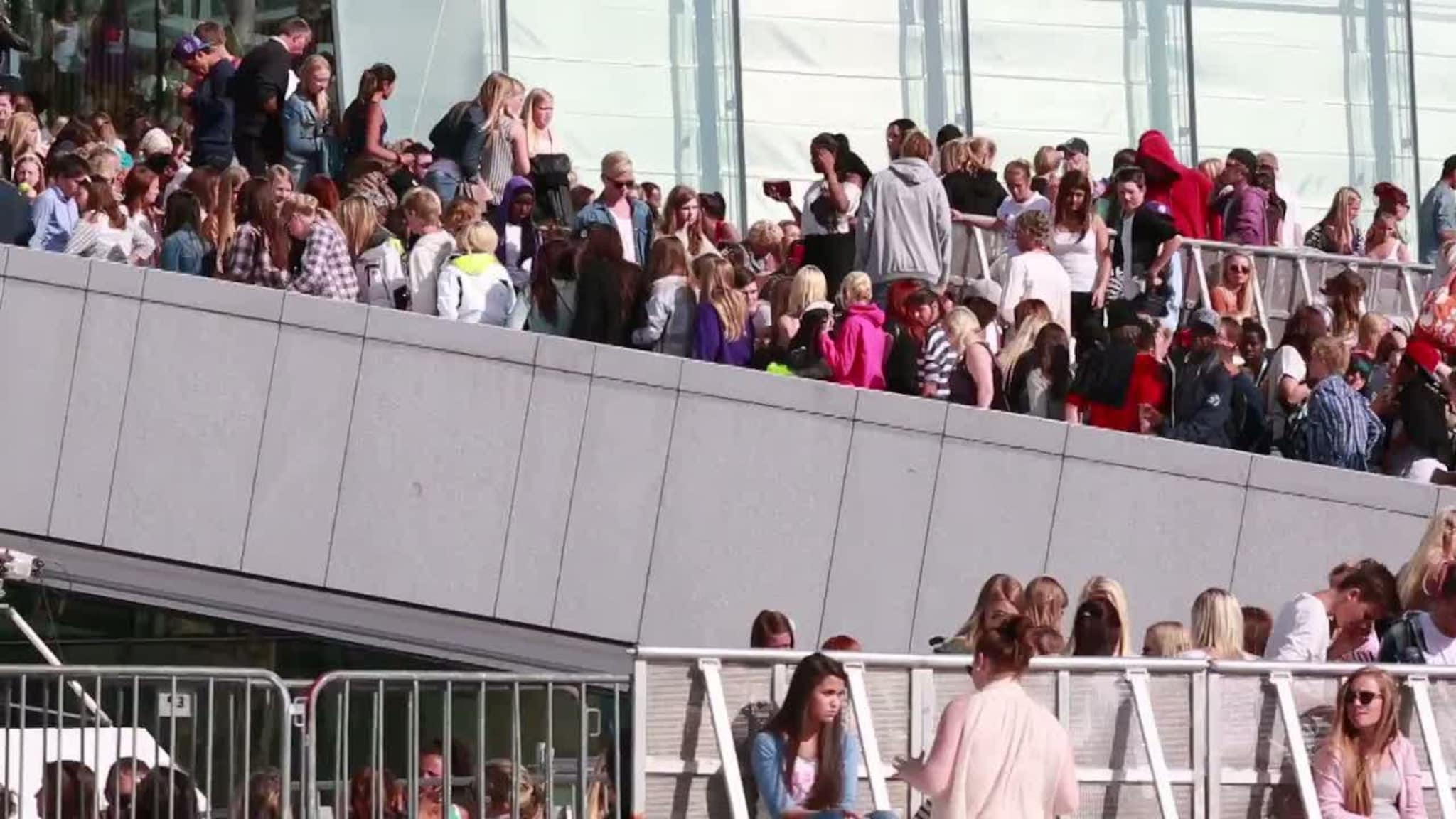 Tusenvis av Bieber-fans på operaen