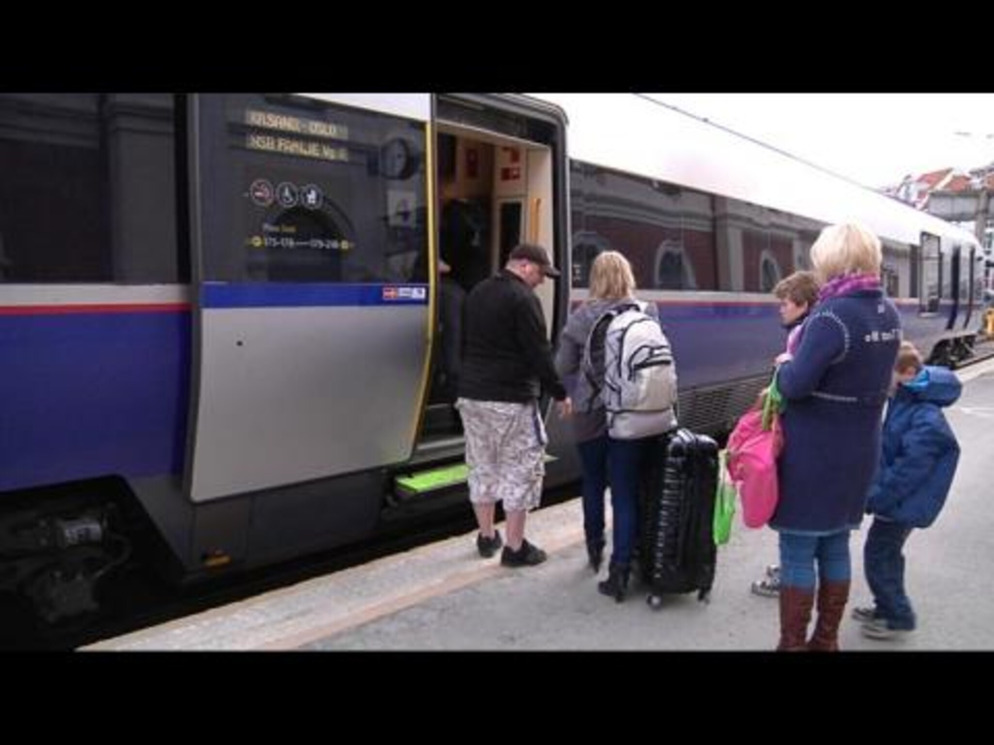 VIDEO: Togene er fulle