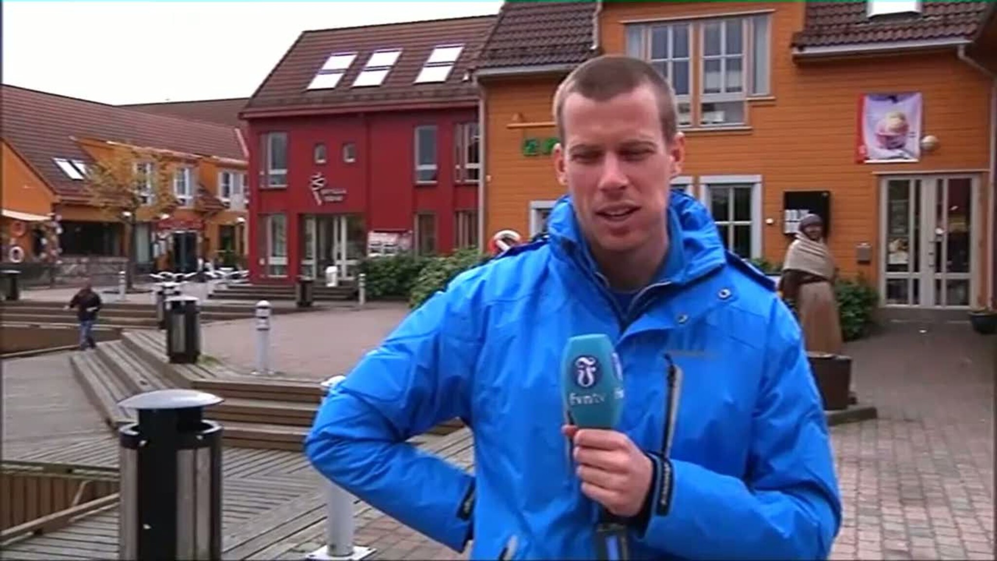 - Tom har lovet å ta godt imot oss