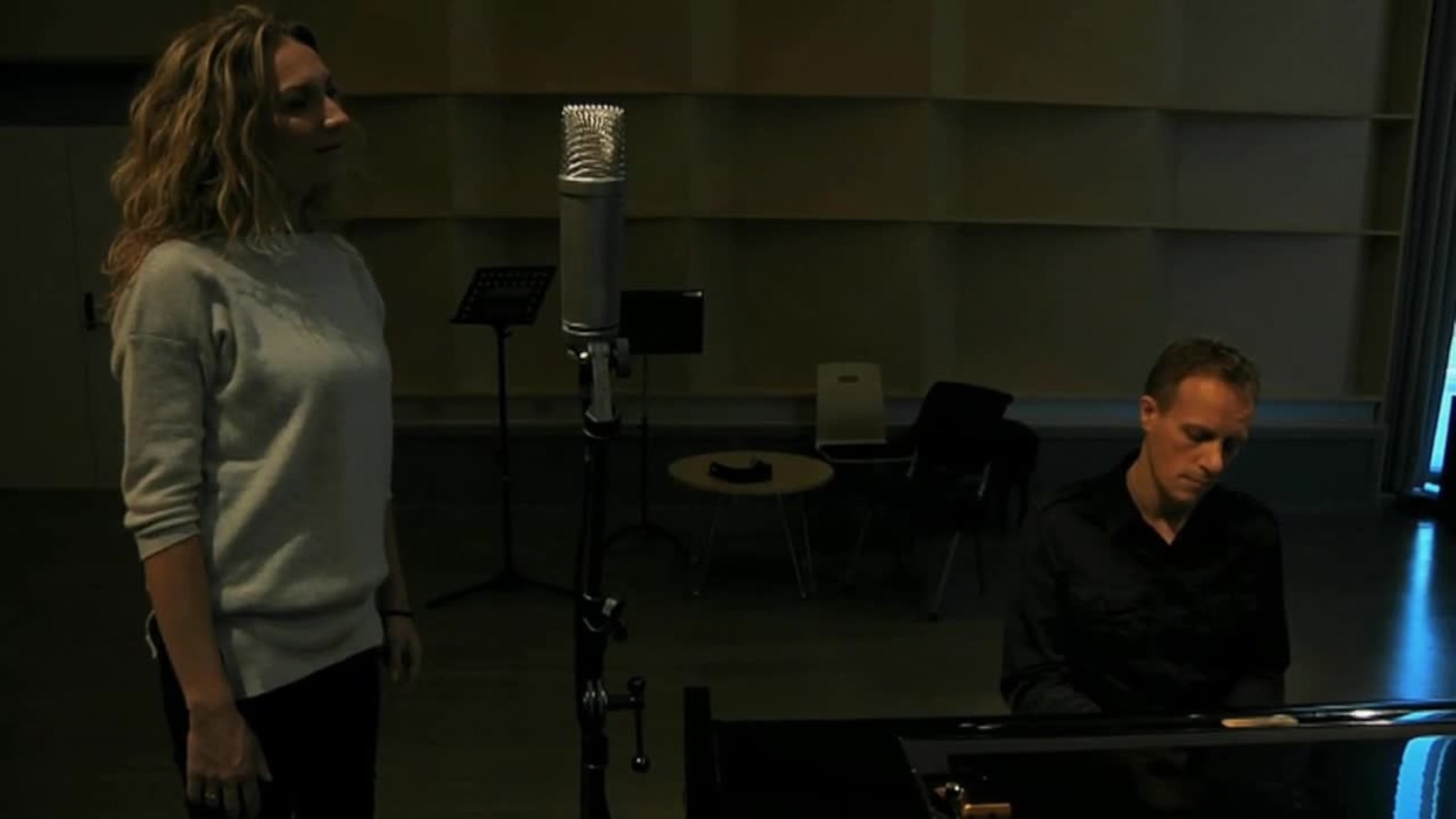 Se og hør "Hold You"