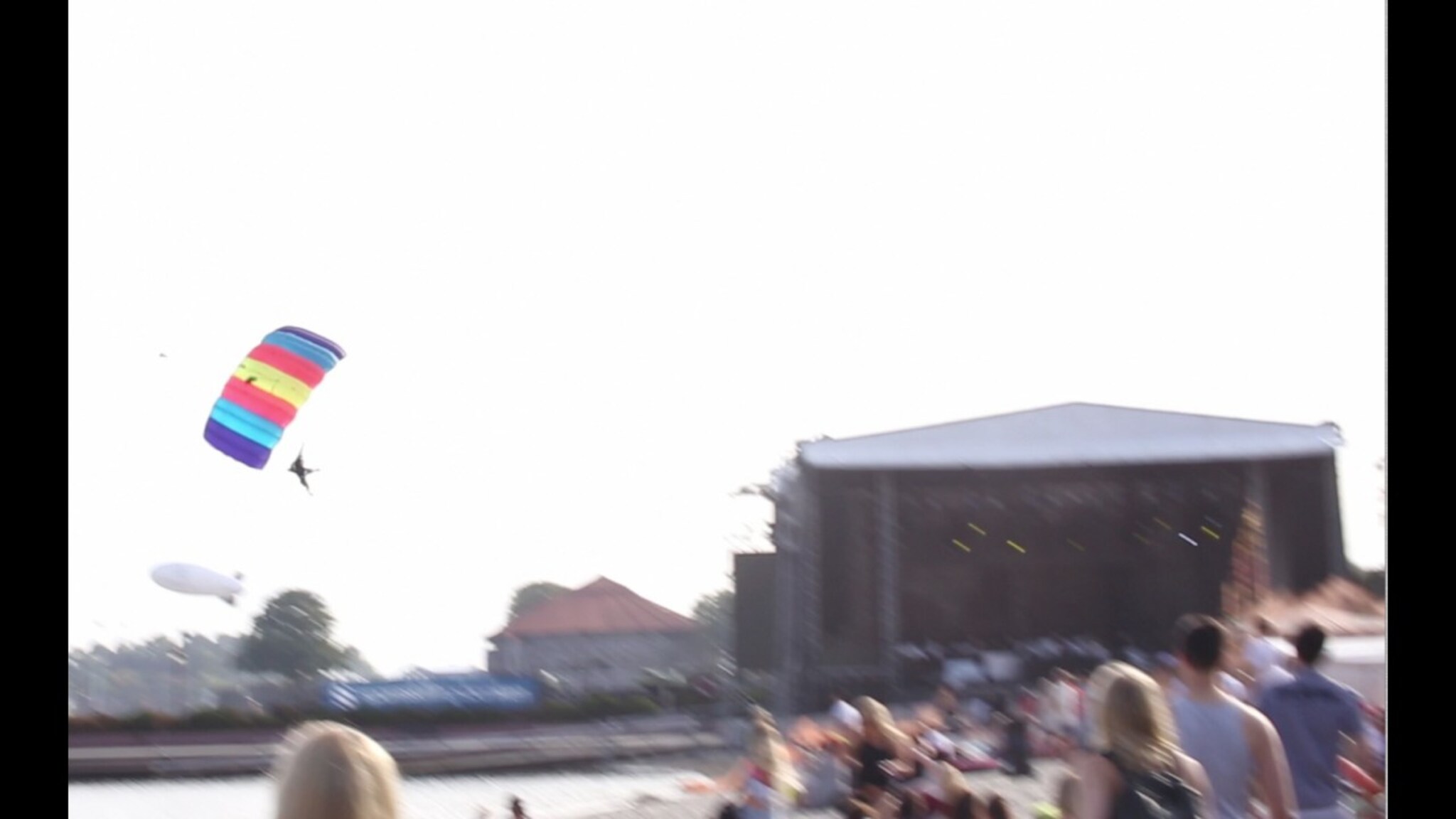 Her brekker fallskjermhopperen beinet på Palmesus