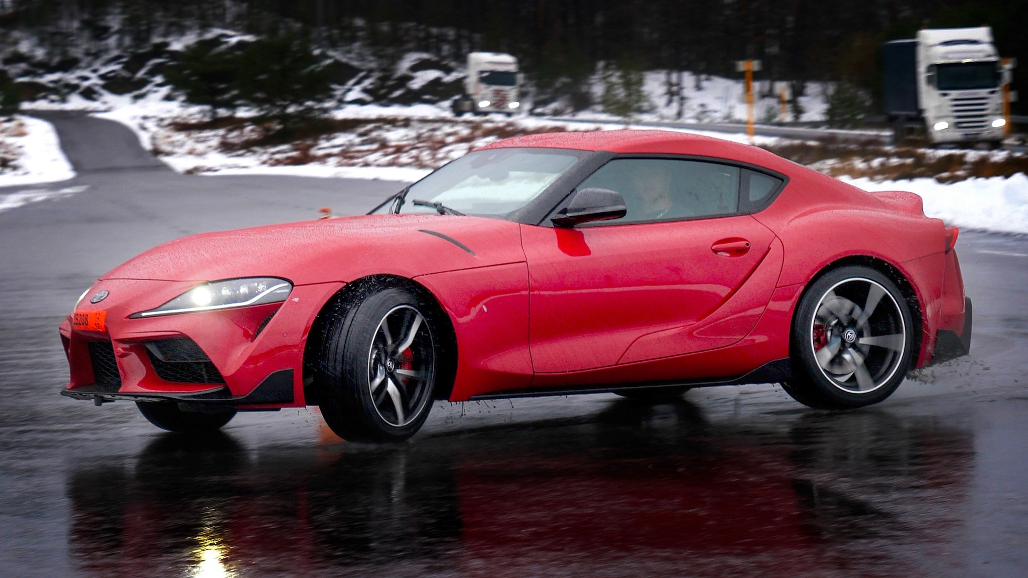 VIDEO: Se Simen drifte med Toyotaen til 900.000 kroner