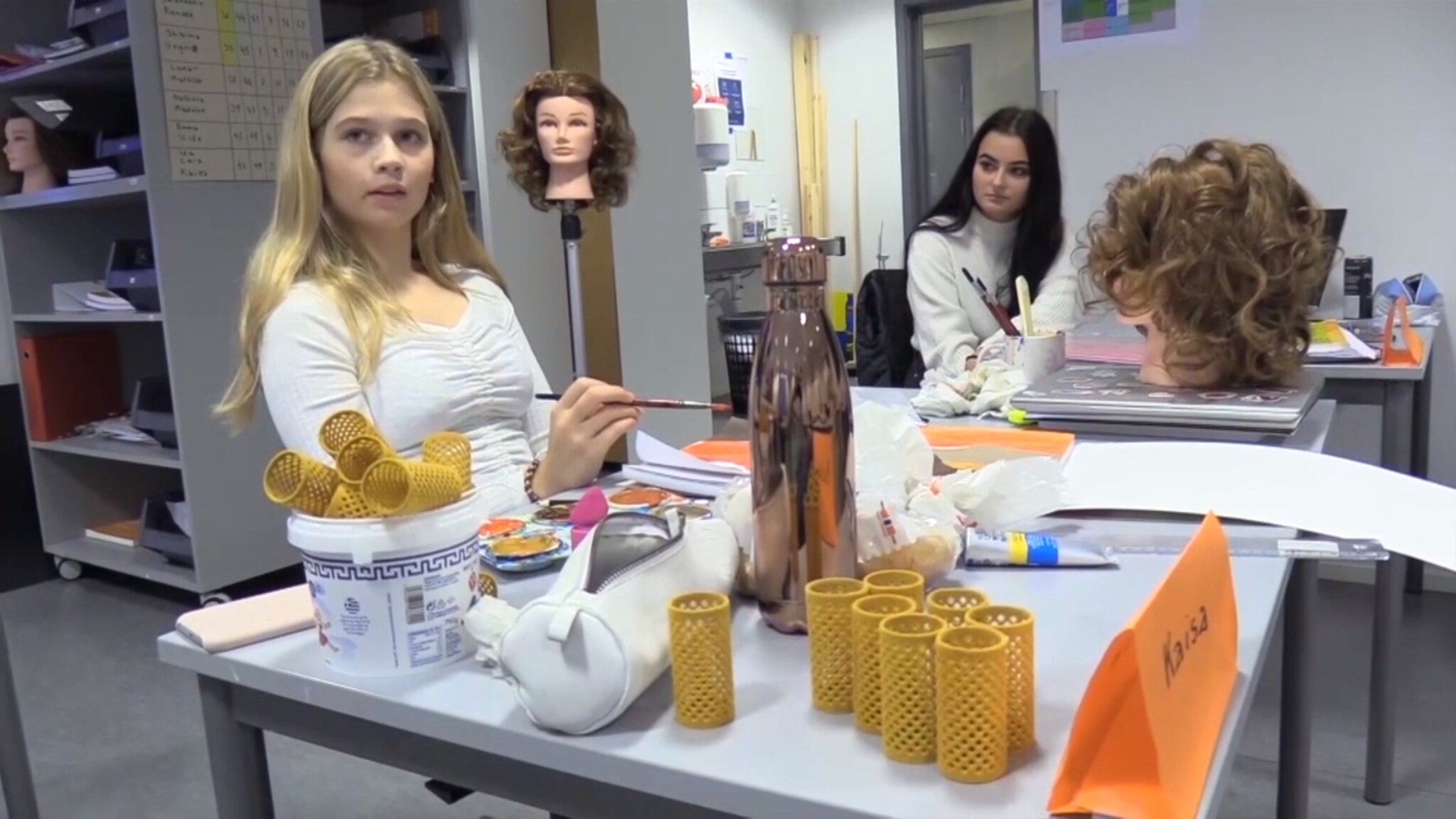 DYV Frisør, blomster, interiør og eksponeringsdesign.m4v