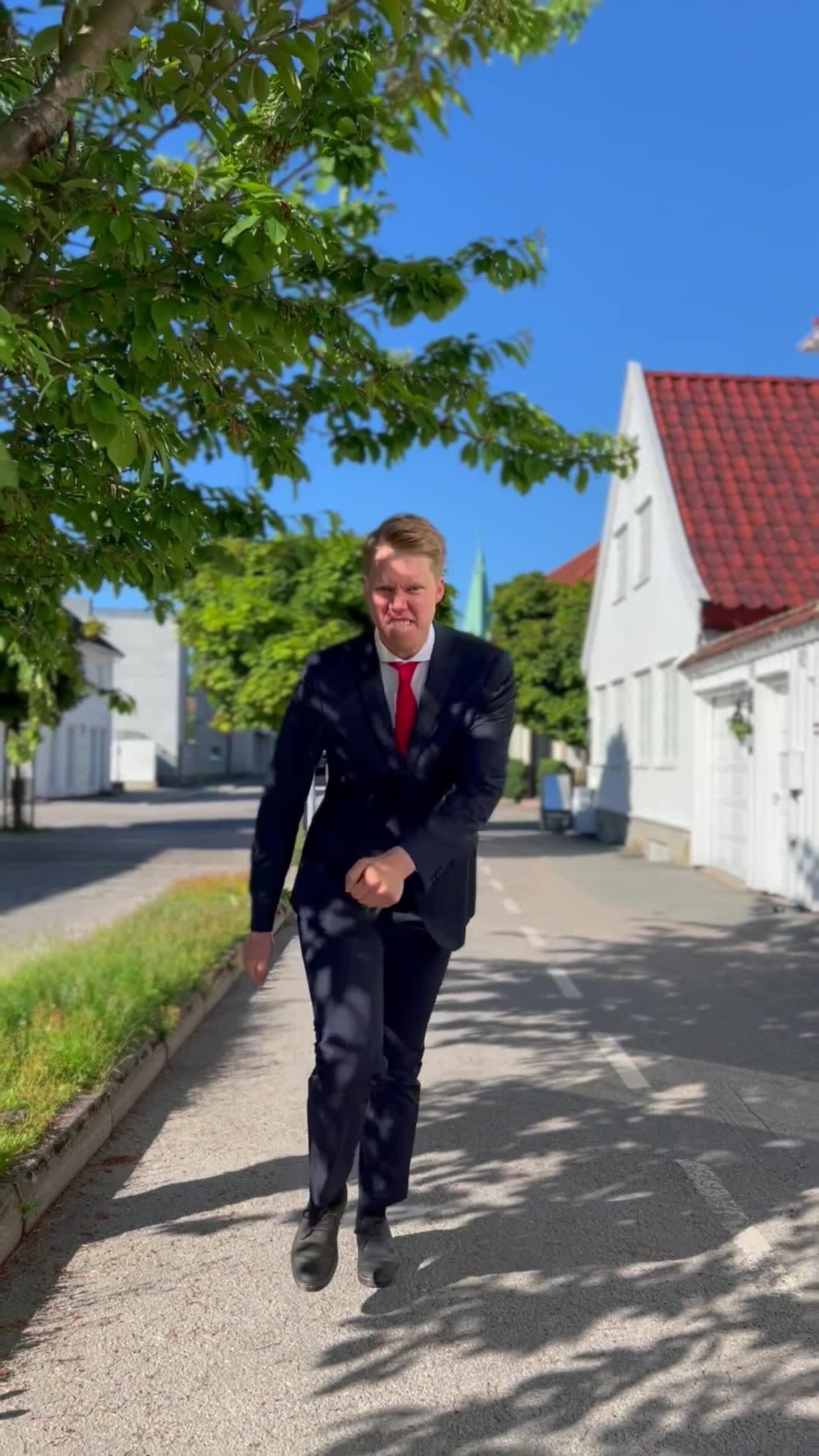 Kjetil Krogstad danser i Rådhusgata